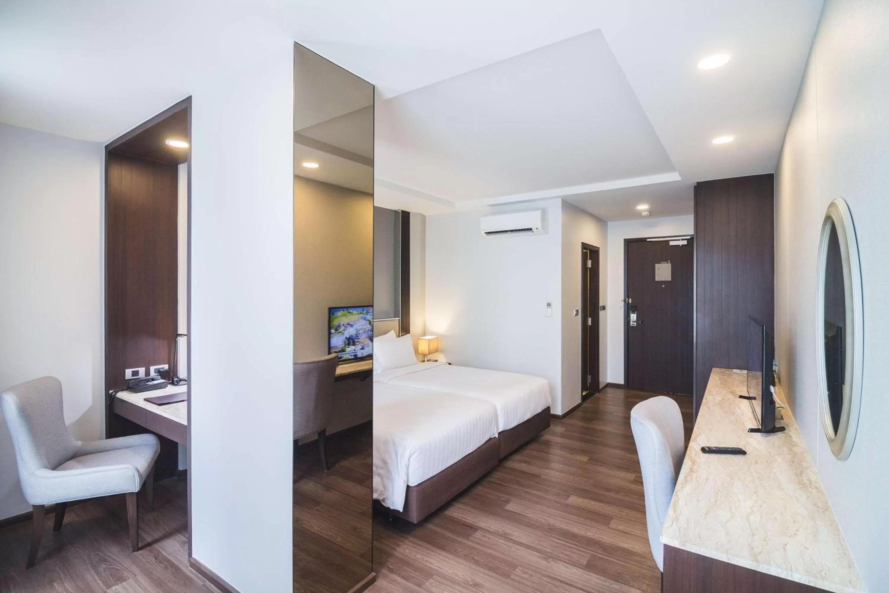 Bedroom, Bed in SureStay Plus by Best Western Sukhumvit 2