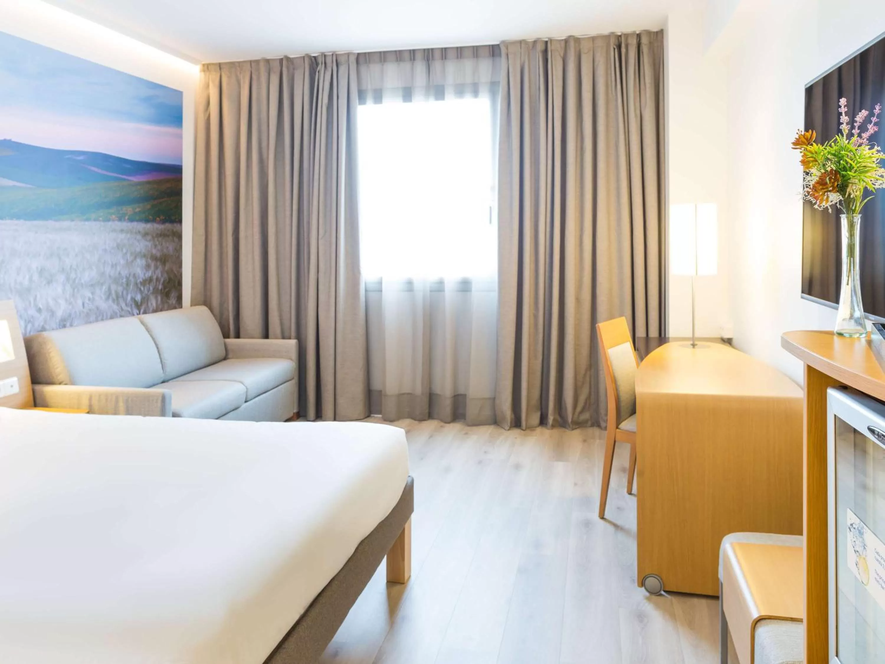 Photo of the whole room, Bed in Novotel Sevilla