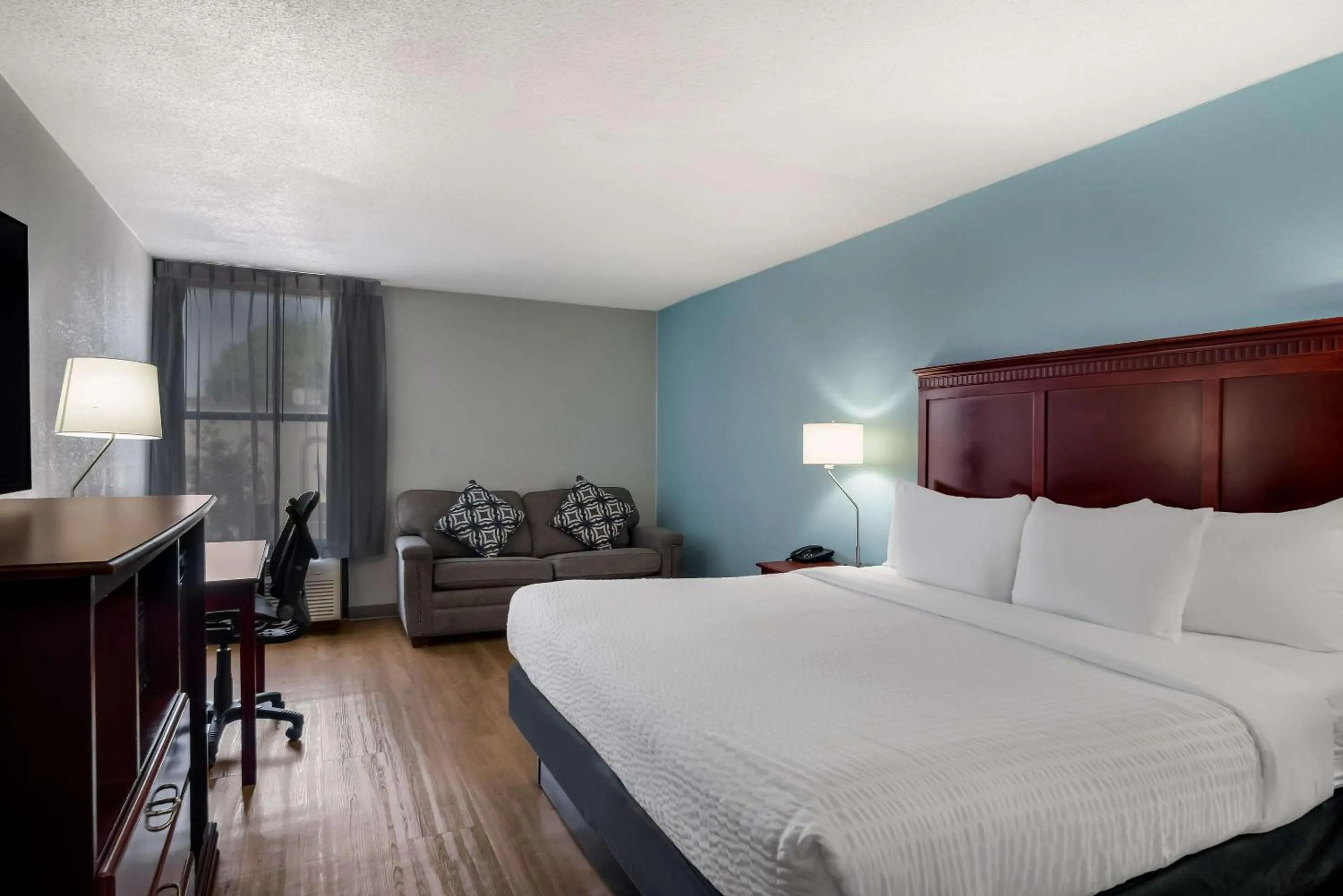 Bedroom, Bed in Clarion Inn & Suites Grand Rapids Airport