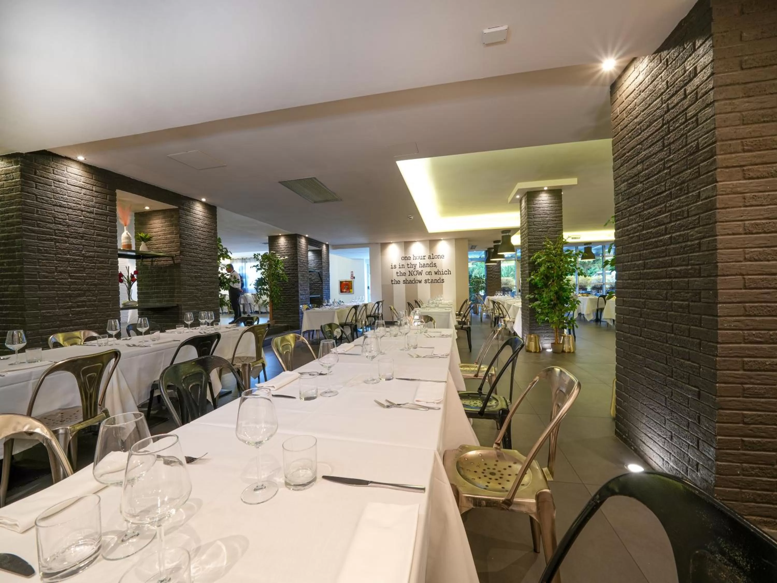 Restaurant/places to eat in La Meridiana Bleisure Hotel