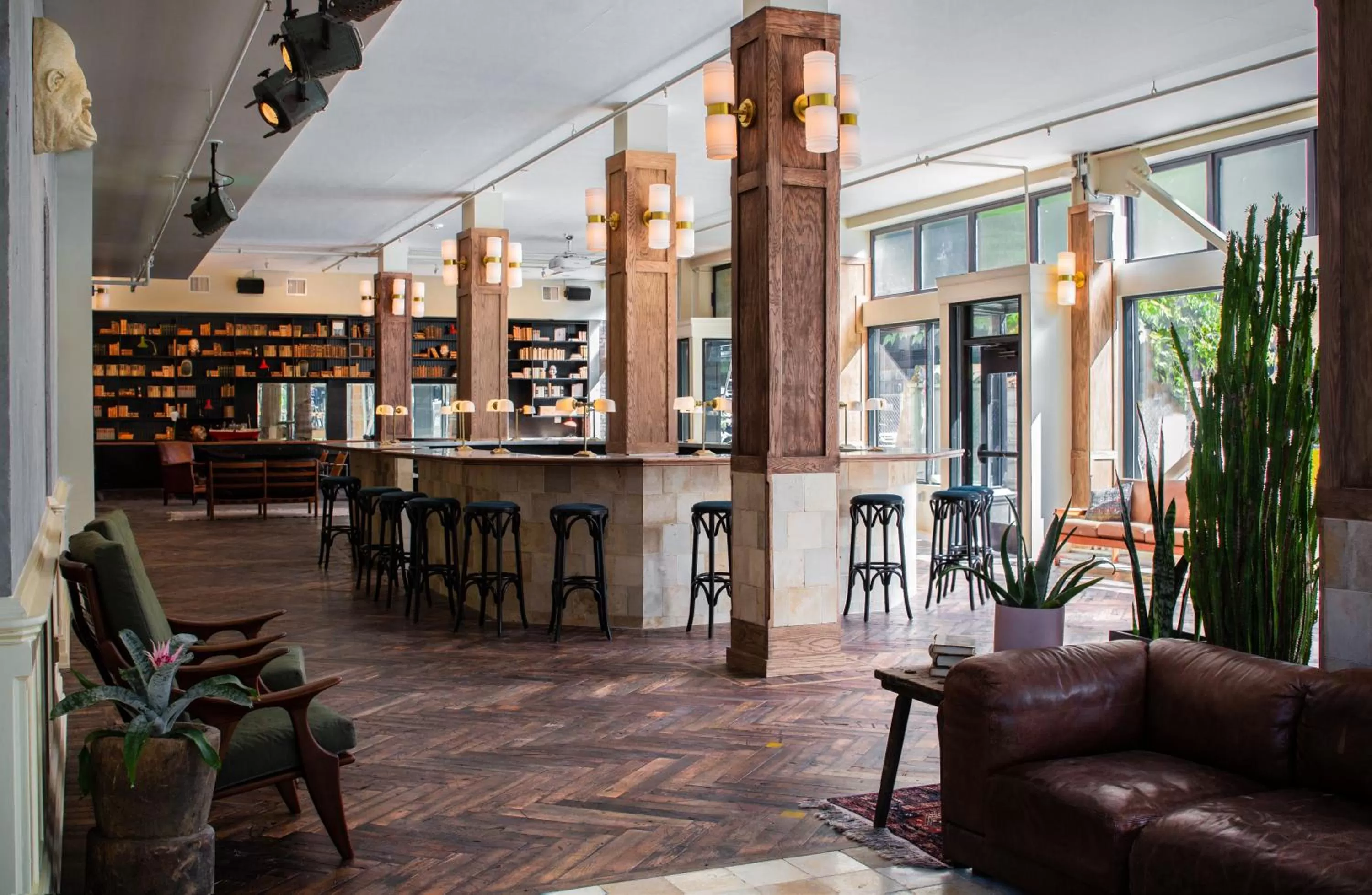 Restaurant/places to eat in KEX Hotel