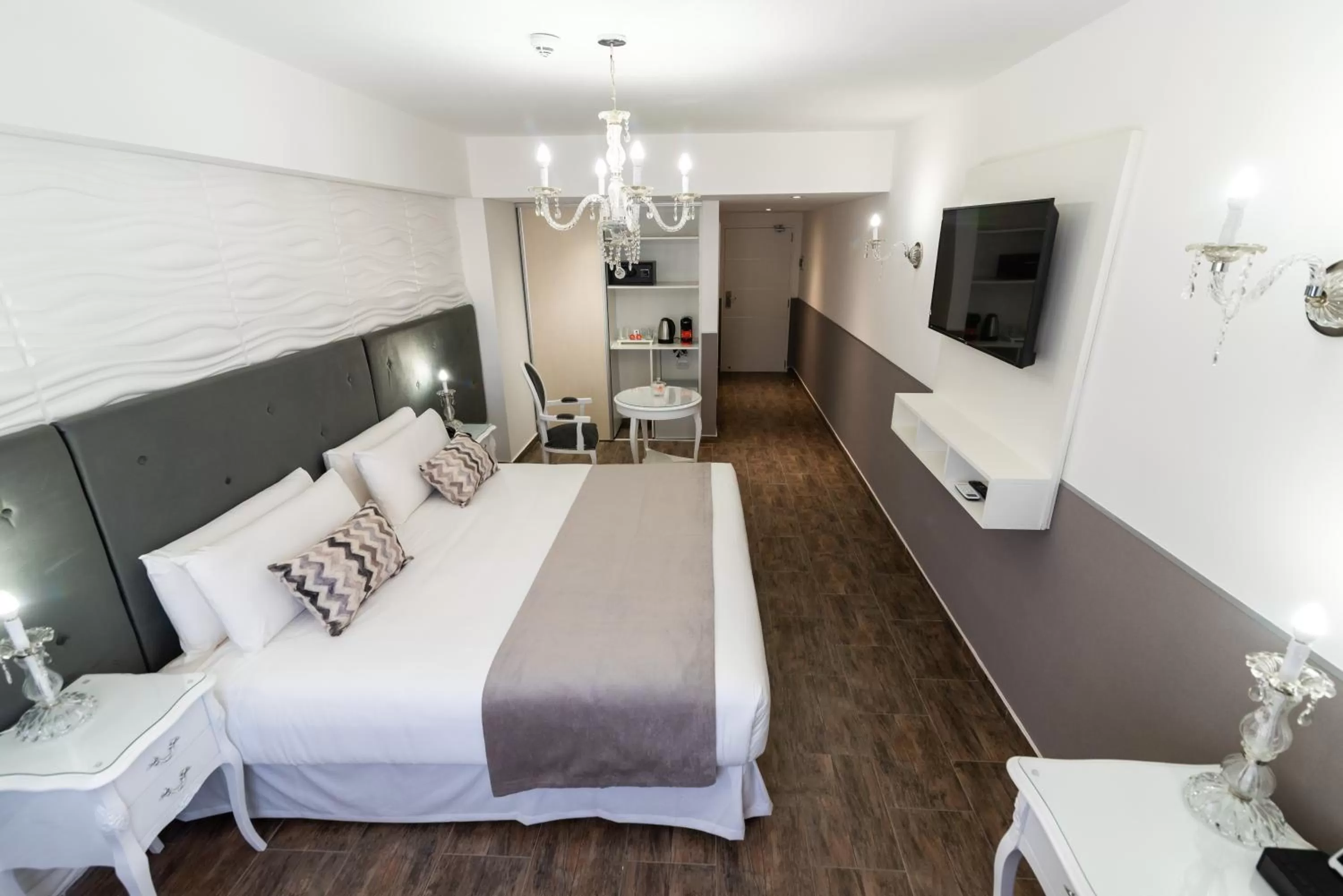 Photo of the whole room, Bed in Ker San Telmo Hotel