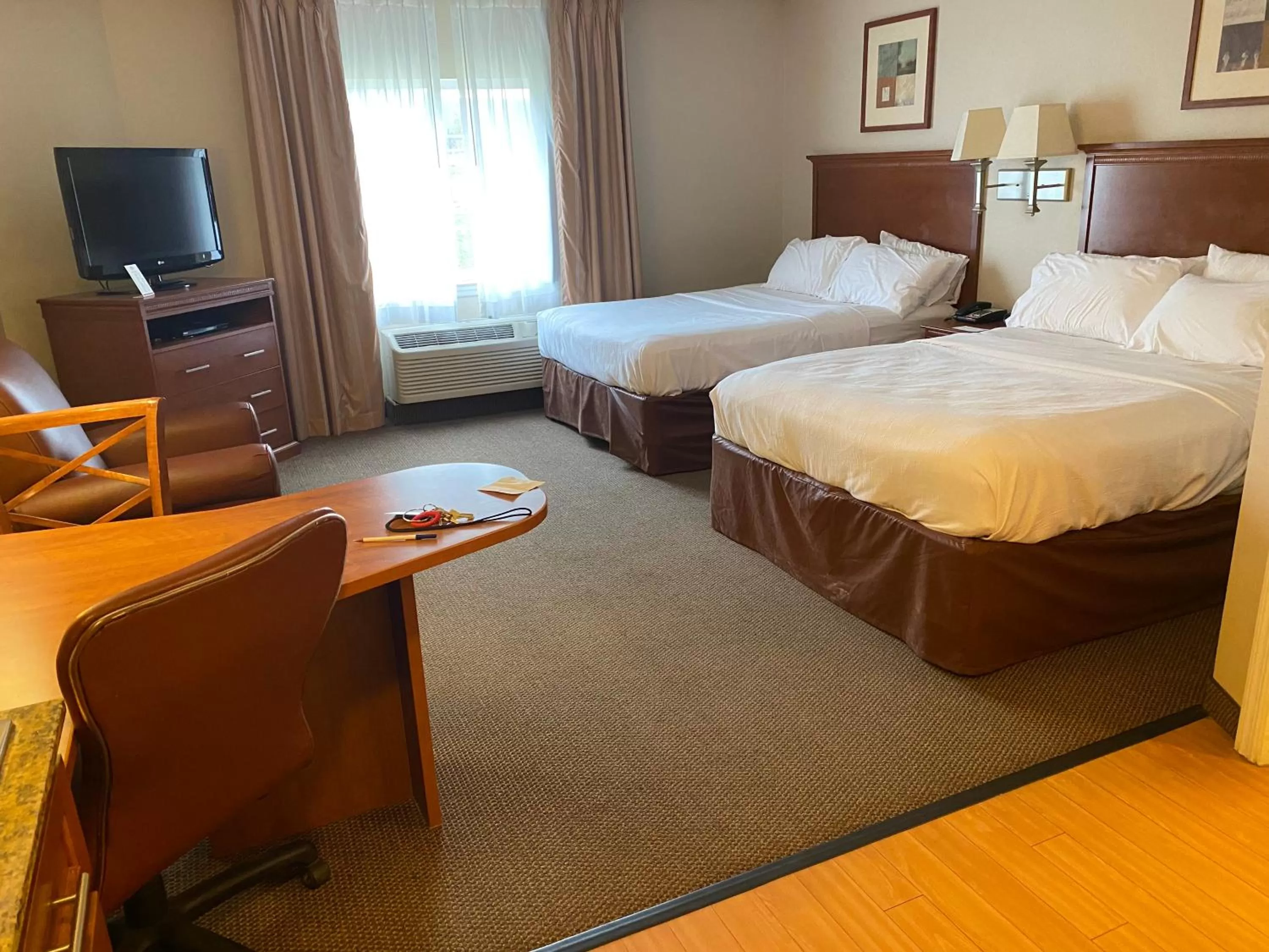 Bedroom, Bed in Candlewood Williamsport by IHG