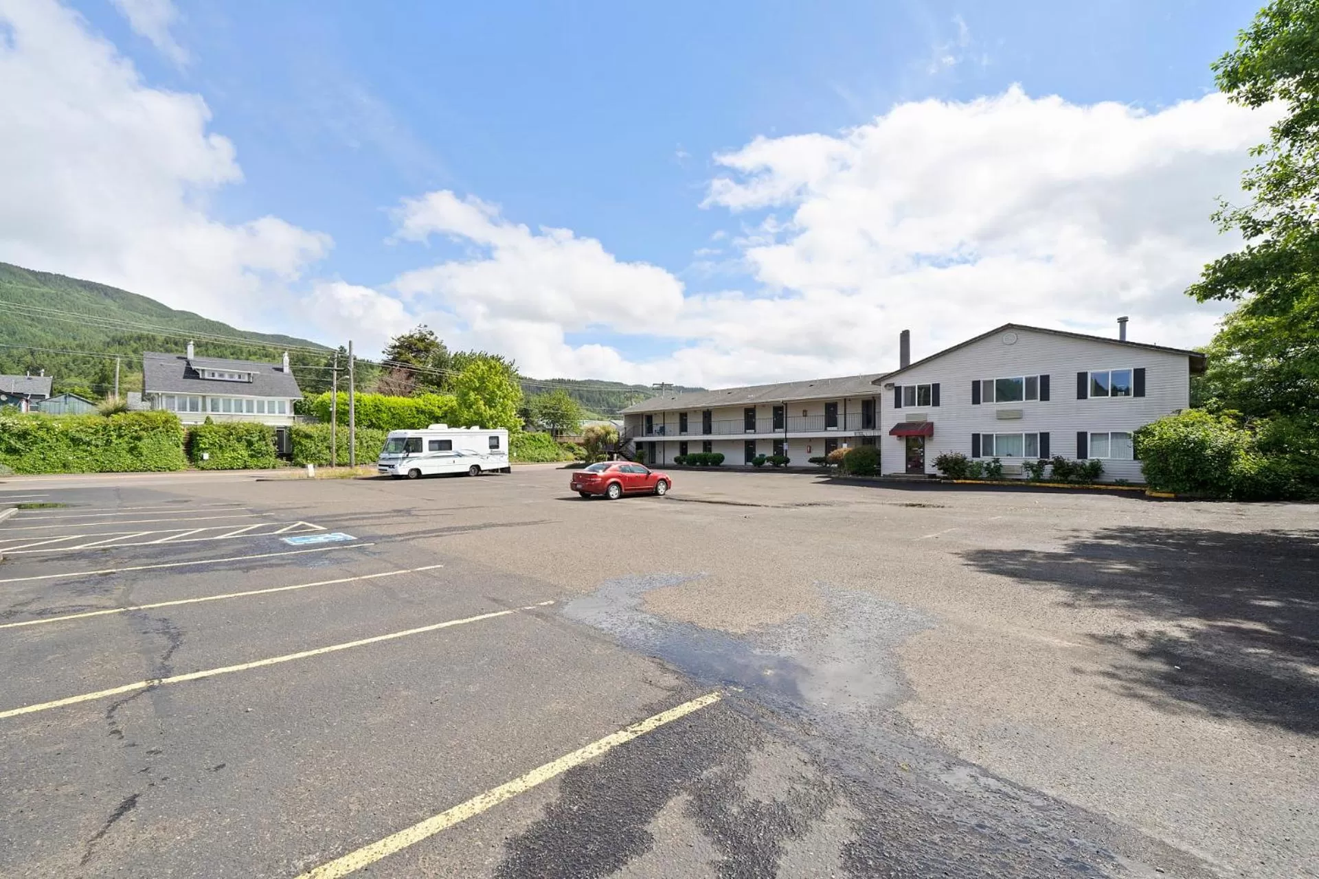 Property building in Garibaldi Inn at the Bay