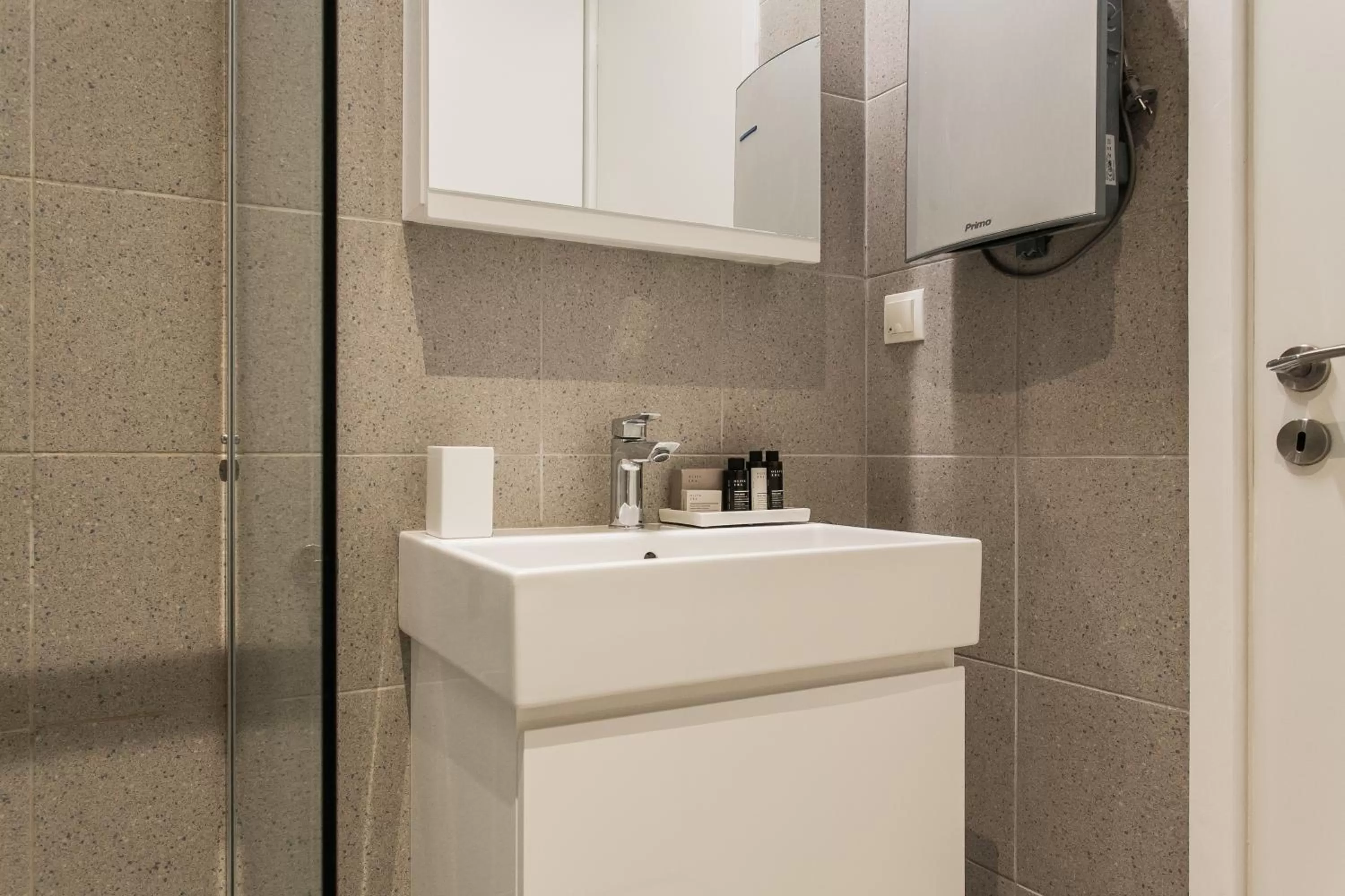 Bathroom in ZOIA The Hill by UPSTREET