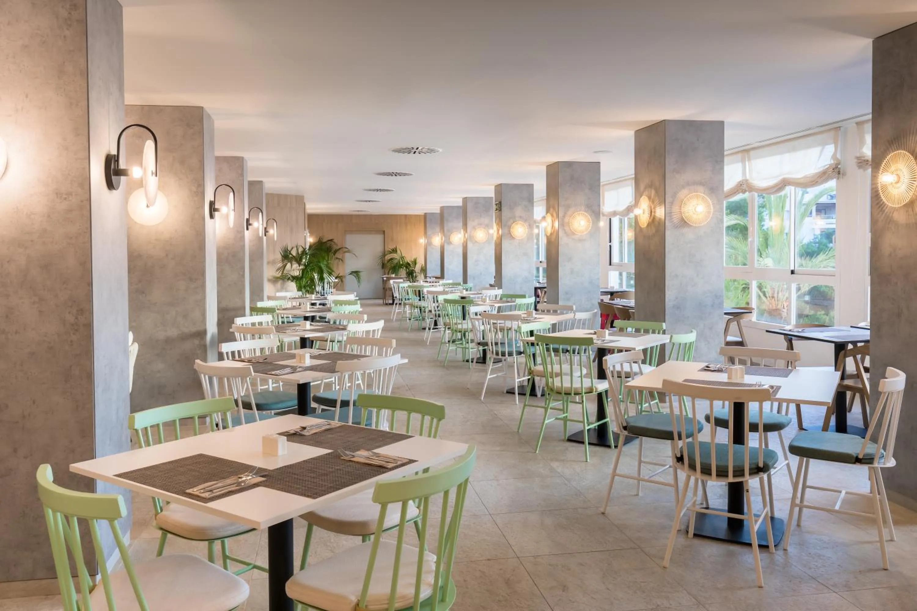 Restaurant/places to eat in Barceló Ponent Beach