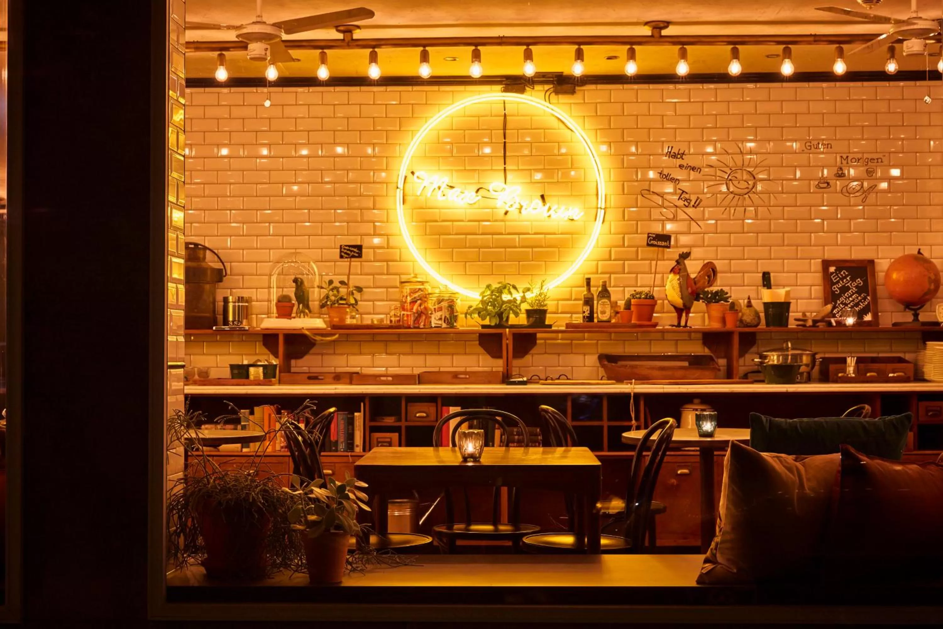 Restaurant/places to eat in Max Brown Hotel Midtown, part of Sircle Collection