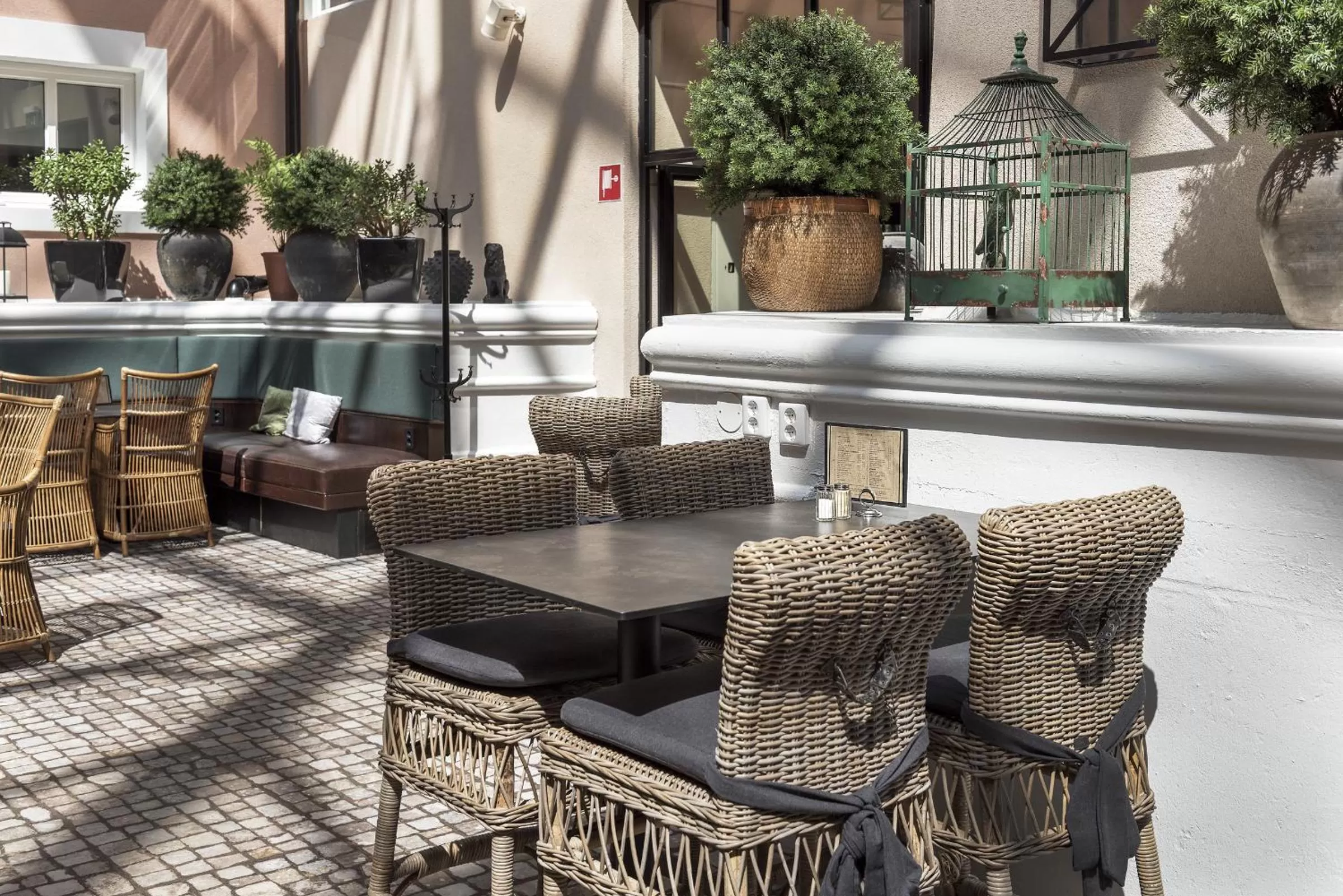 Restaurant/places to eat in Home Hotel Victoria