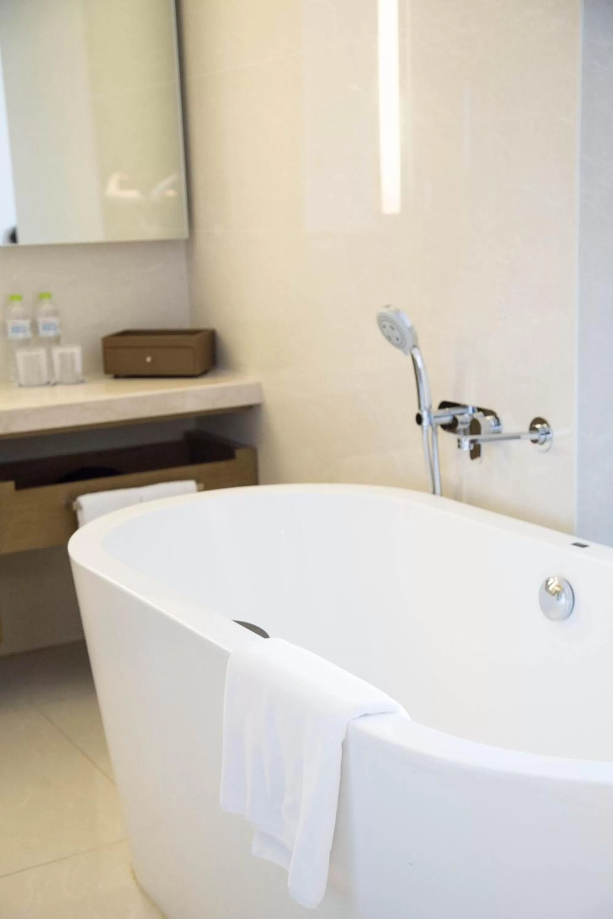Bath in Four Points By Sheraton Guilin Lingui