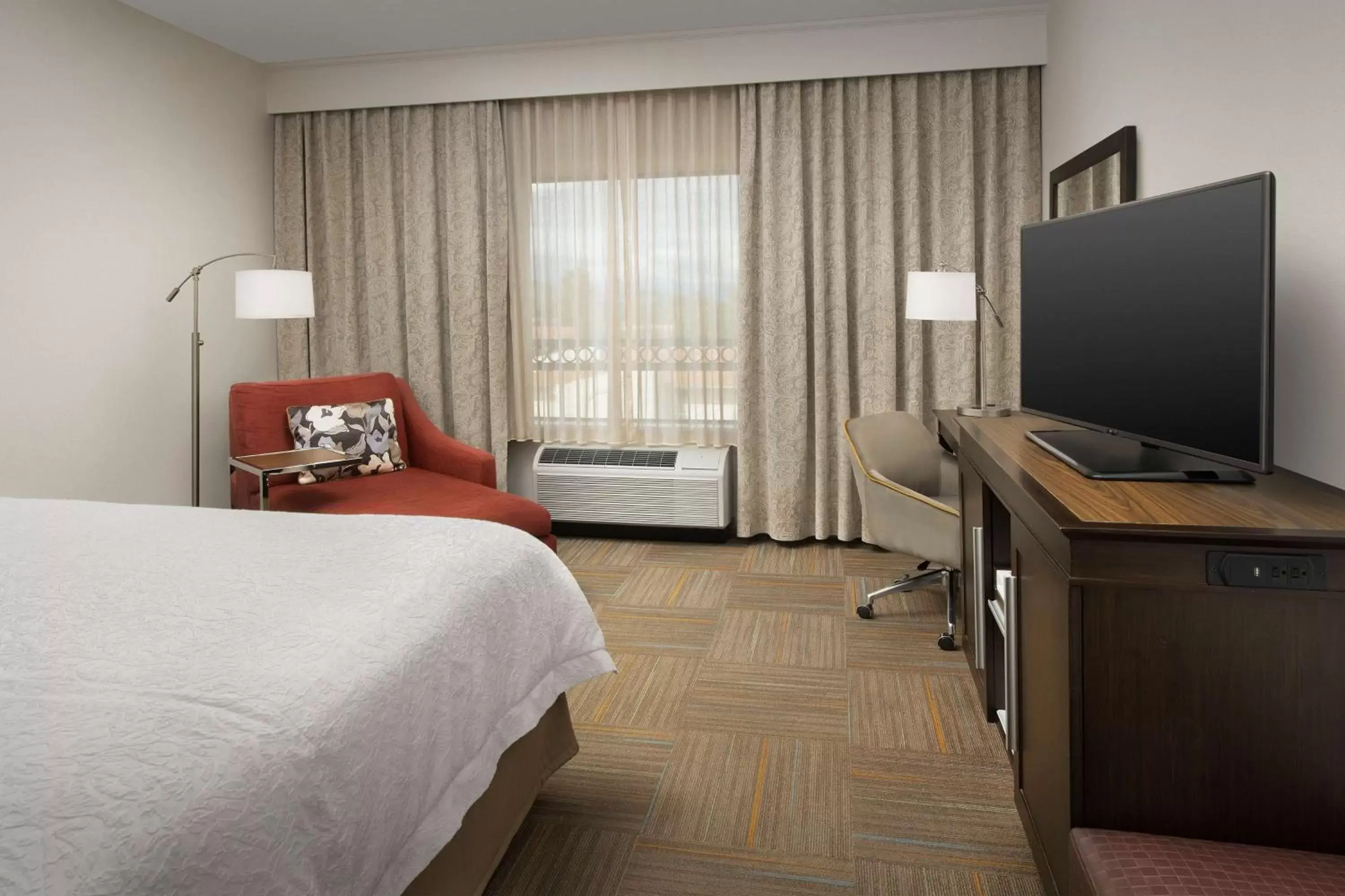 King Room - Non-Smoking in Hampton Inn & Suites Phoenix/Tempe King Room - Non-Smoking in Hampton Inn & Suites Phoenix/Tempe