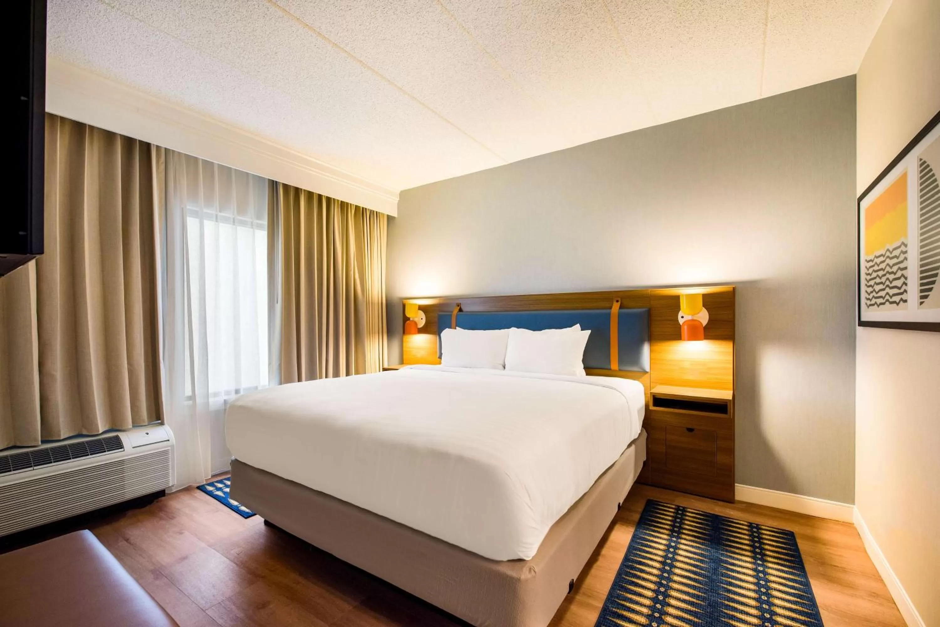 Hearing Accessible One-Bedroom King Suite in Sonesta Select Philadelphia Airport