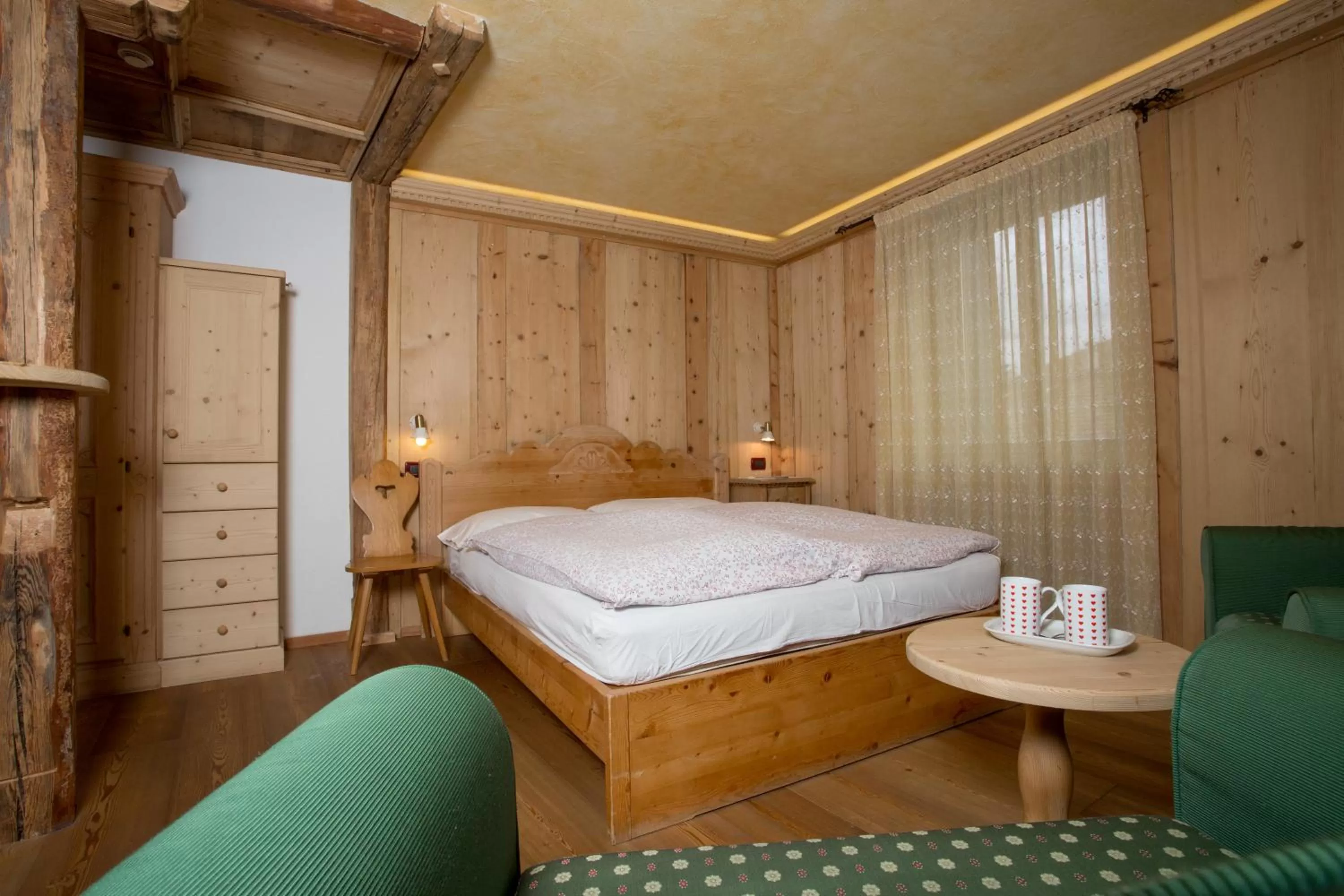 Bed in Historic Hotel Ristorante La Stua