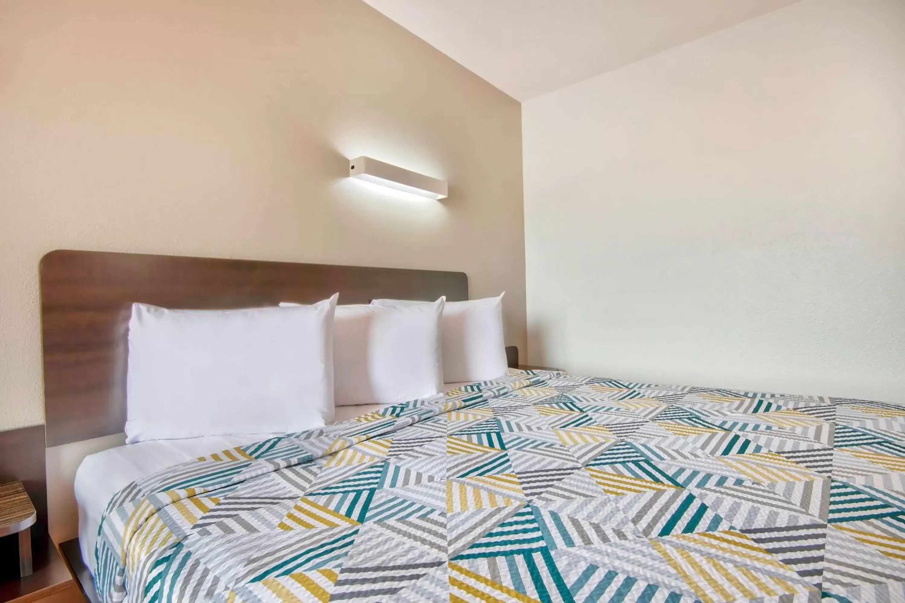 King Room - Non-Smoking in Motel 6-Springfield, OH King Room - Non-Smoking in Motel 6-Springfield, OH