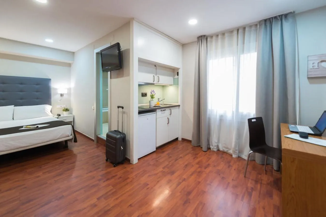 TV and multimedia, Bed in Senator Barcelona Apartments