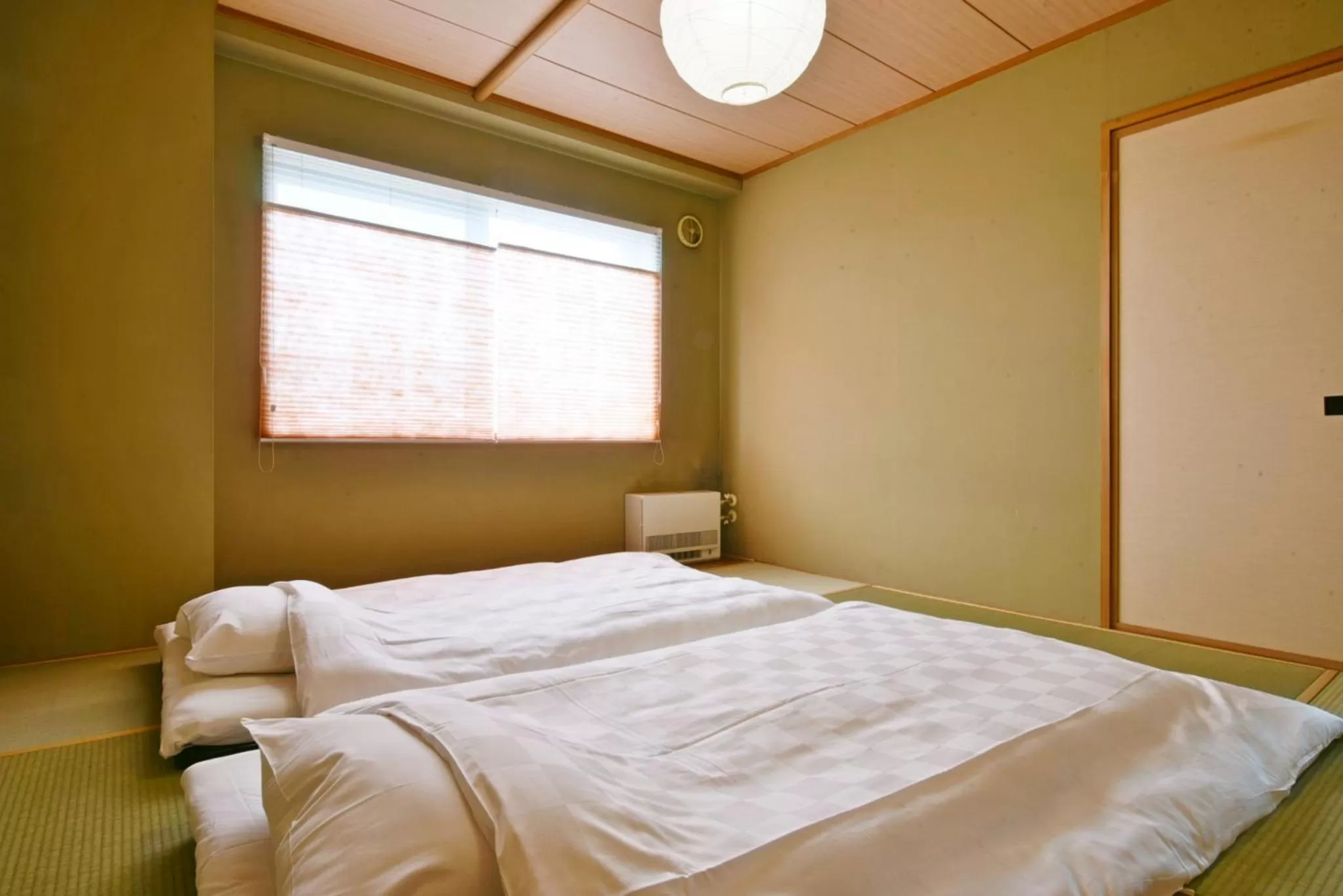 Bedroom, Bed in Hostel PLEASURE MARUYAMA