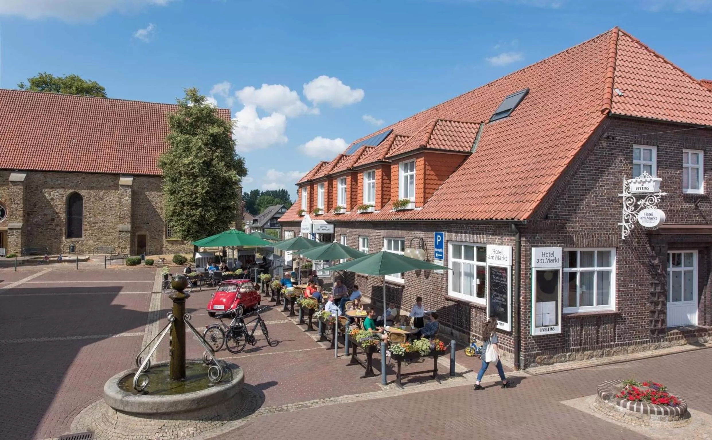 Facade/entrance, Property Building in Hotel am Markt