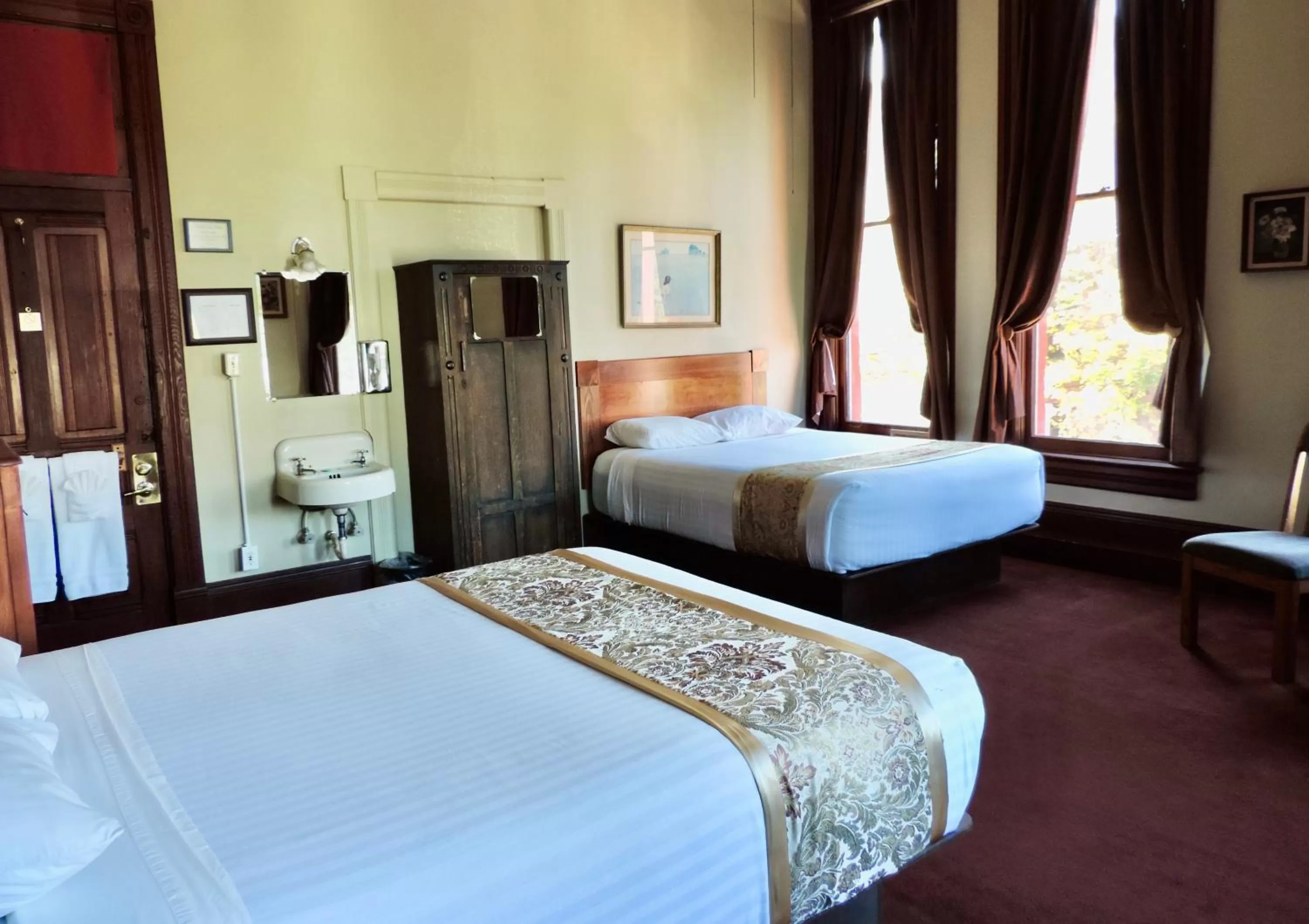 Bed in The Monarch Hotel