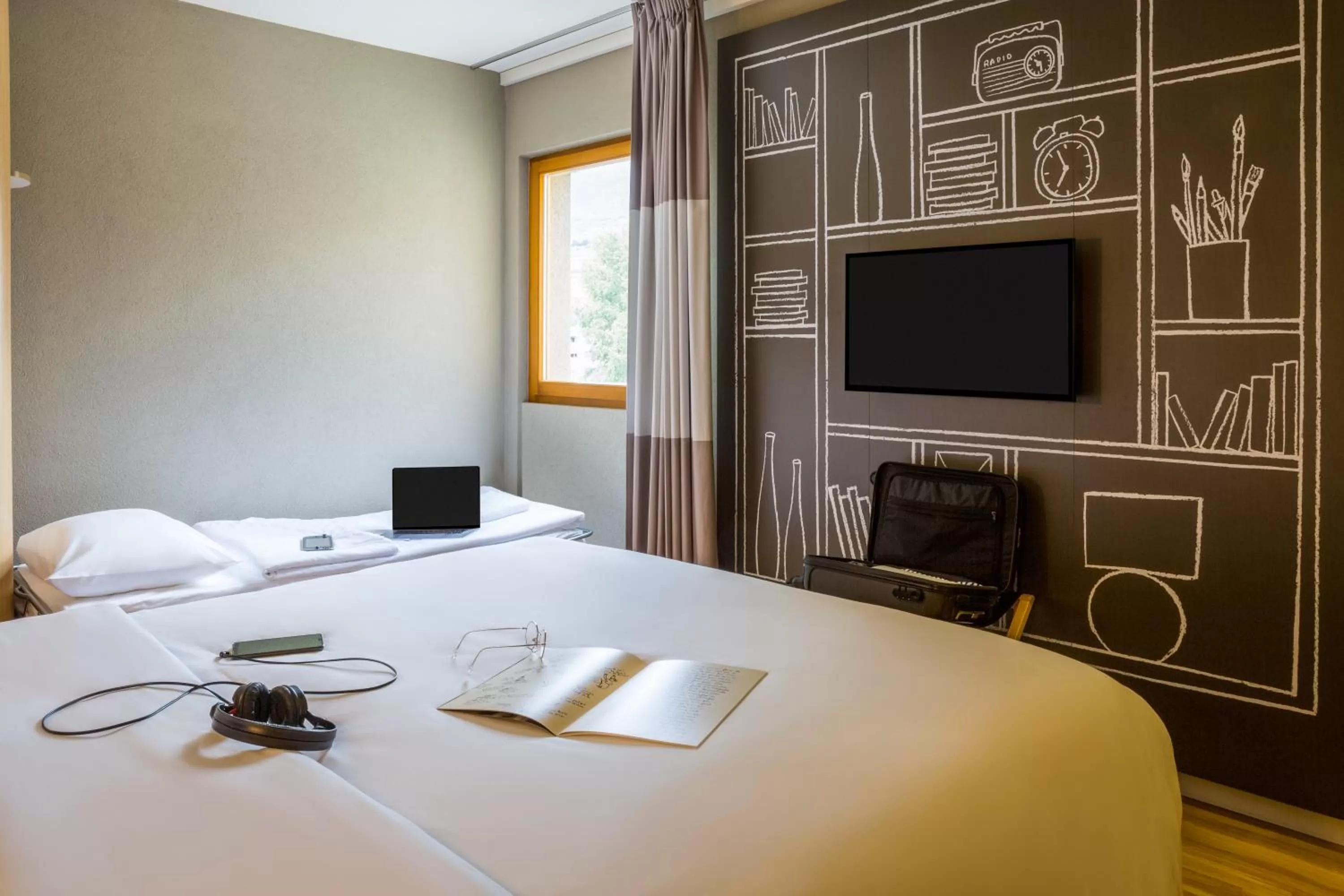 TV and multimedia, Bed in Ibis Sion