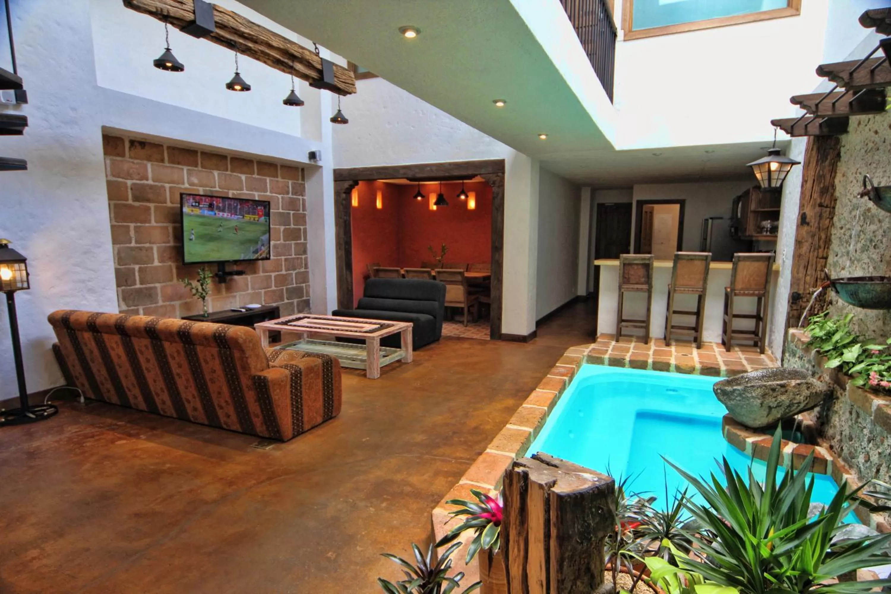 Hot Tub, Swimming Pool in Casa Del Reloj