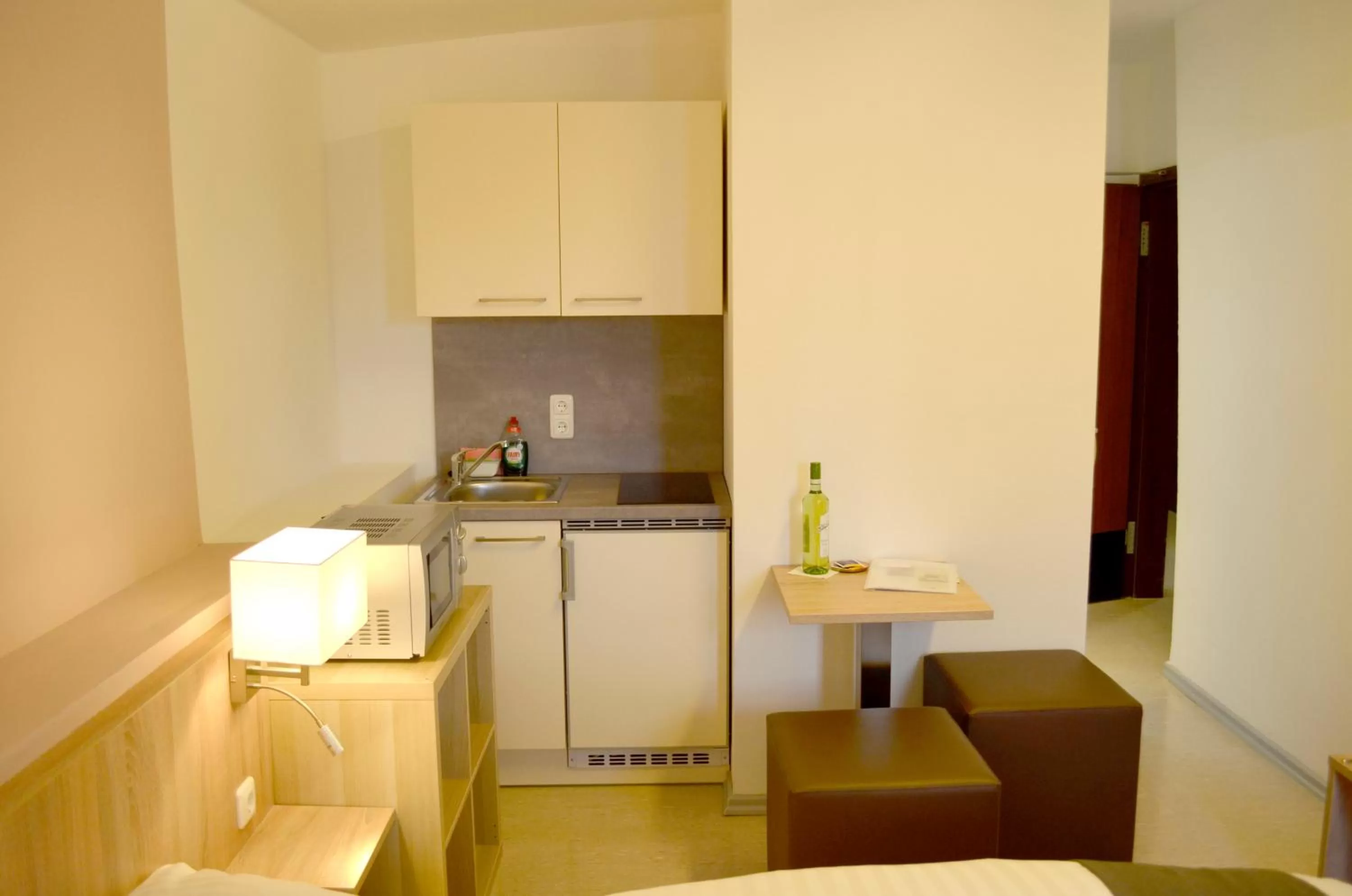 Kitchen or kitchenette, Kitchen/Kitchenette in Hana Aparthotel
