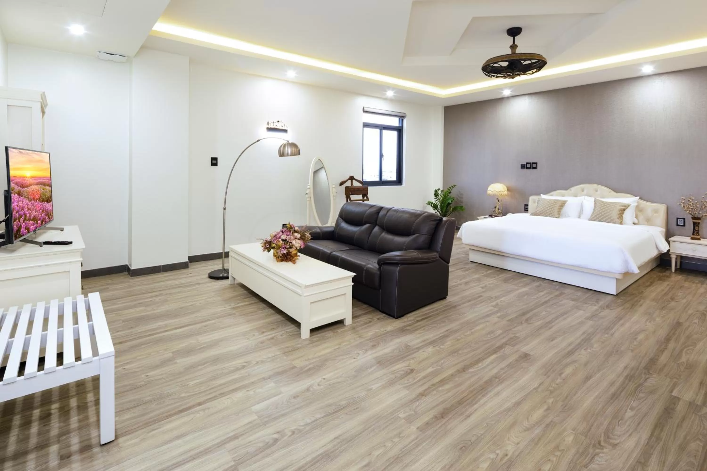 Bed in LARA HOTEL LONG XUYÊN