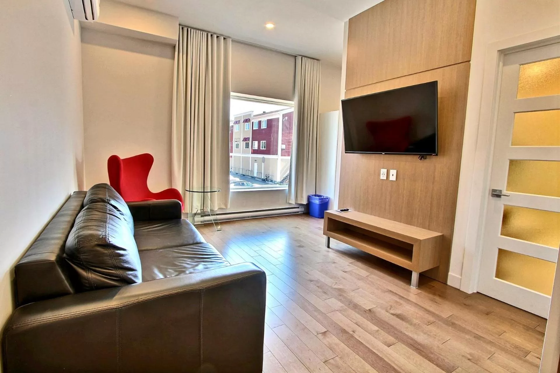 TV and multimedia in Hôtel Le Navigateur