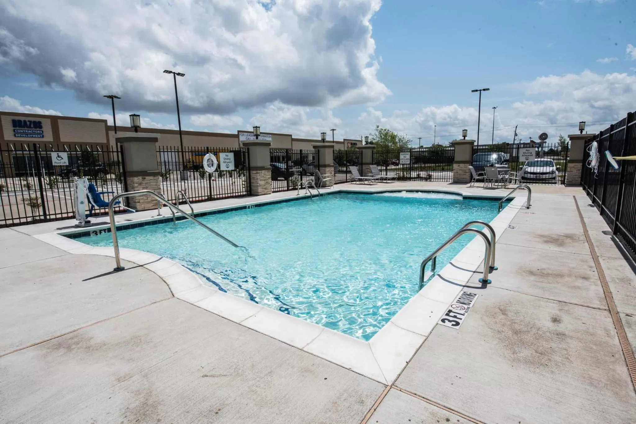 Swimming pool in Holiday Inn Express & Suites Houston - Hobby Airport Area by IHG