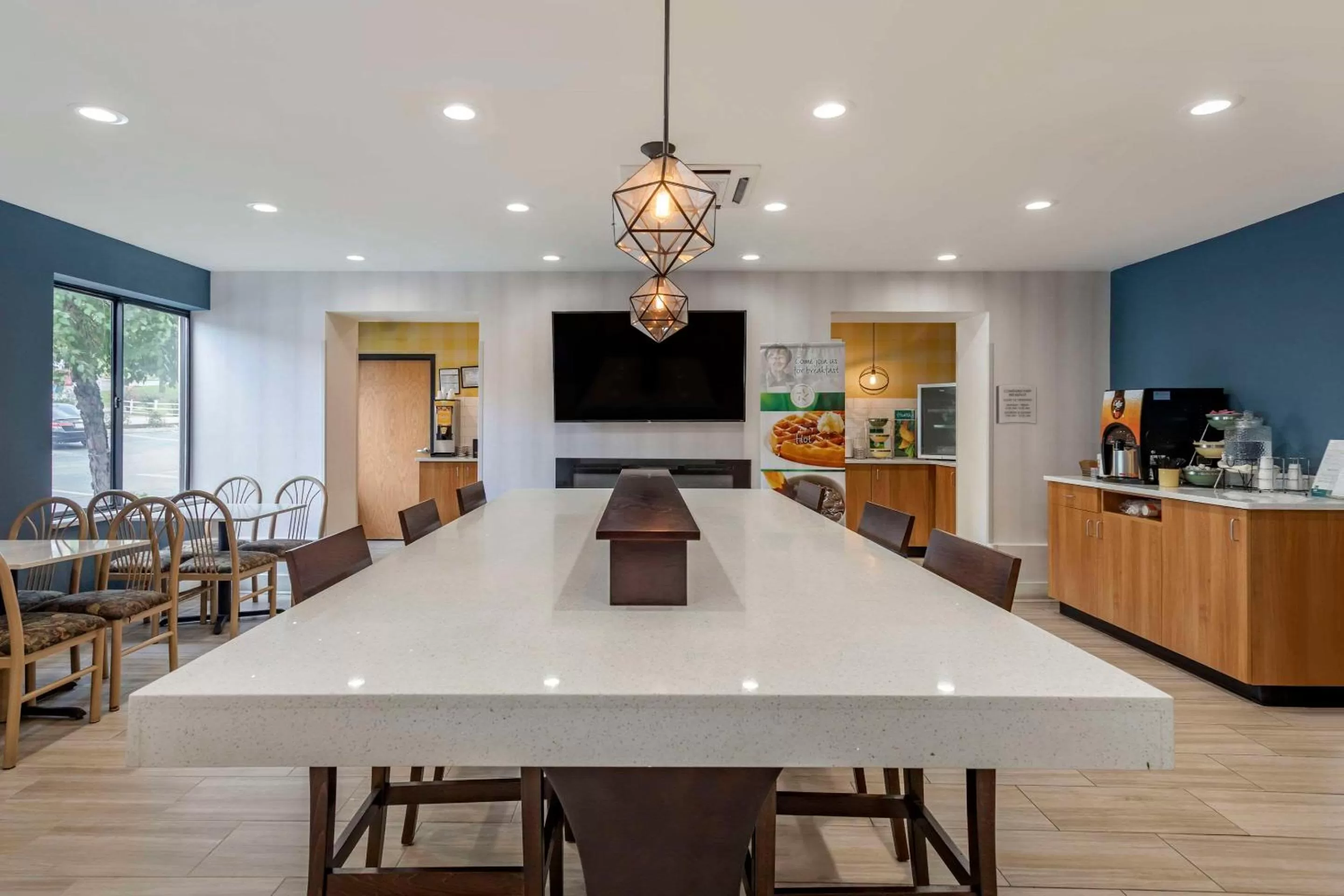 Breakfast in Quality Inn & Suites Chattanooga West near Lookout Mountain