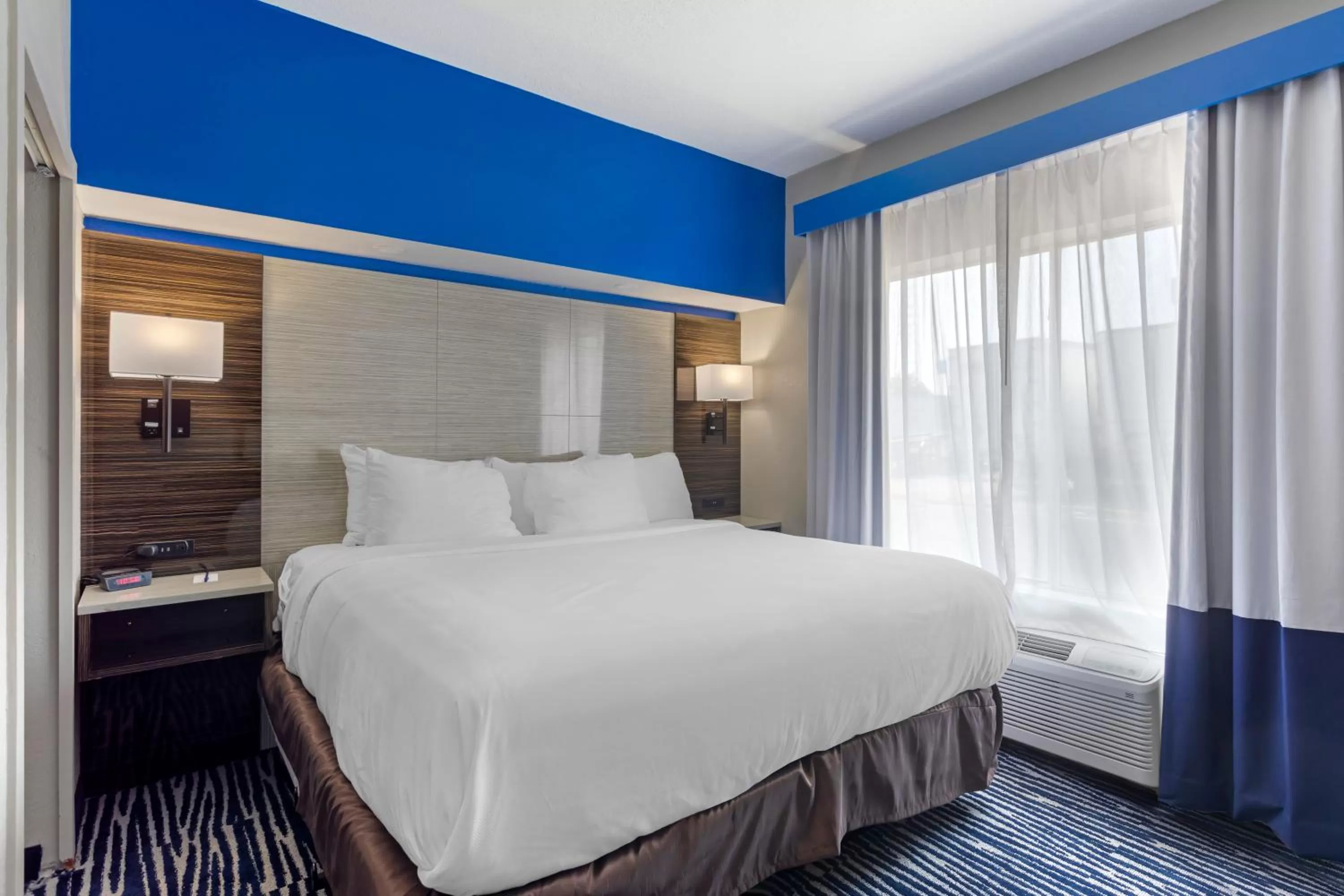 Bed in Comfort Inn & Suites Memphis East