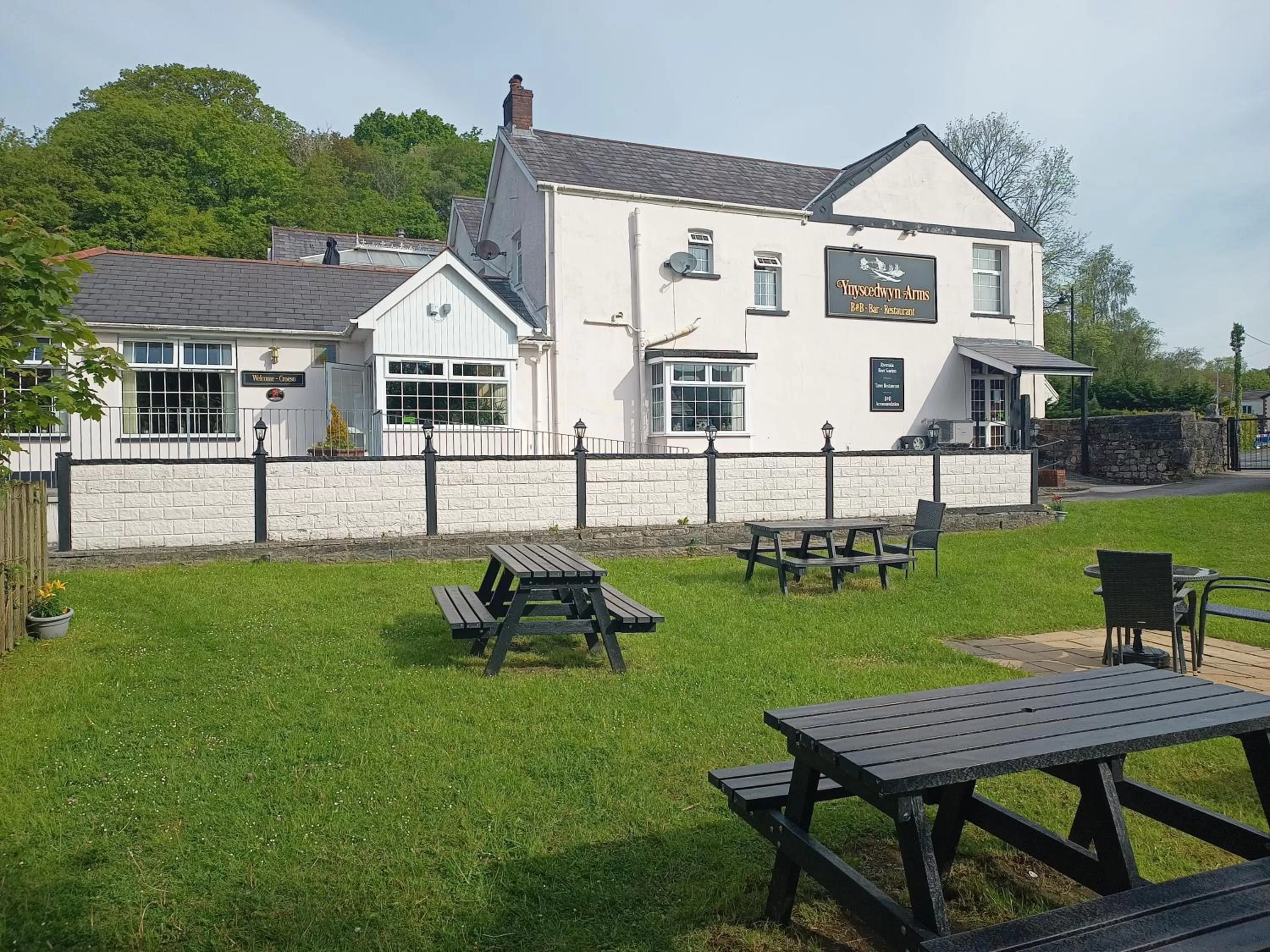 Property Building in The Ynyscedwyn Arms Hotel