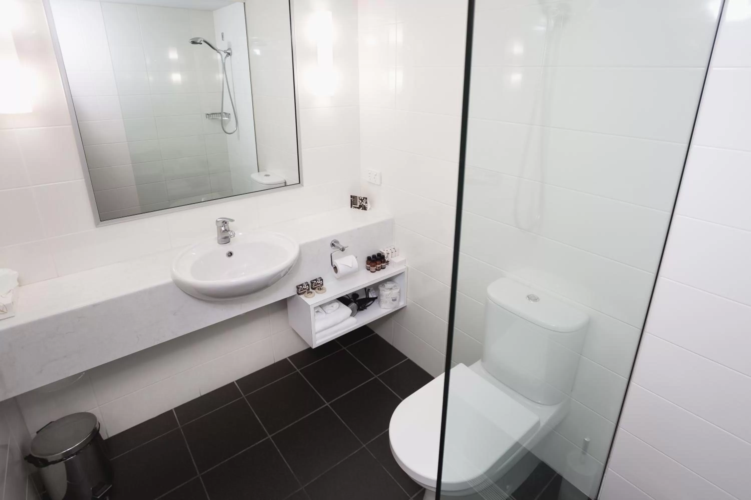 Bathroom in St Ives Apartments