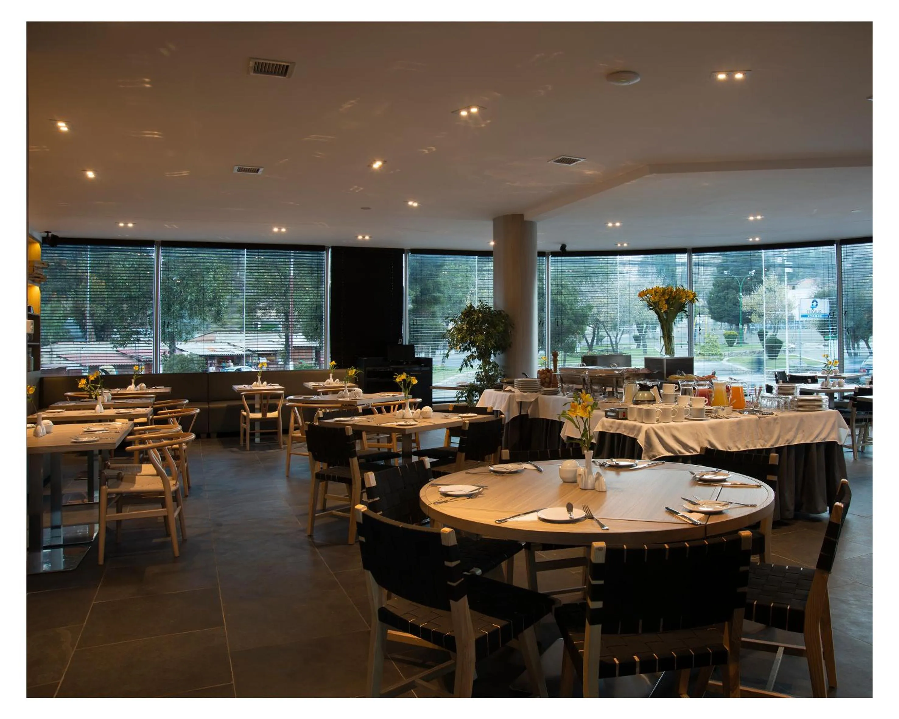 Restaurant/places to eat in Casa Grande Suites