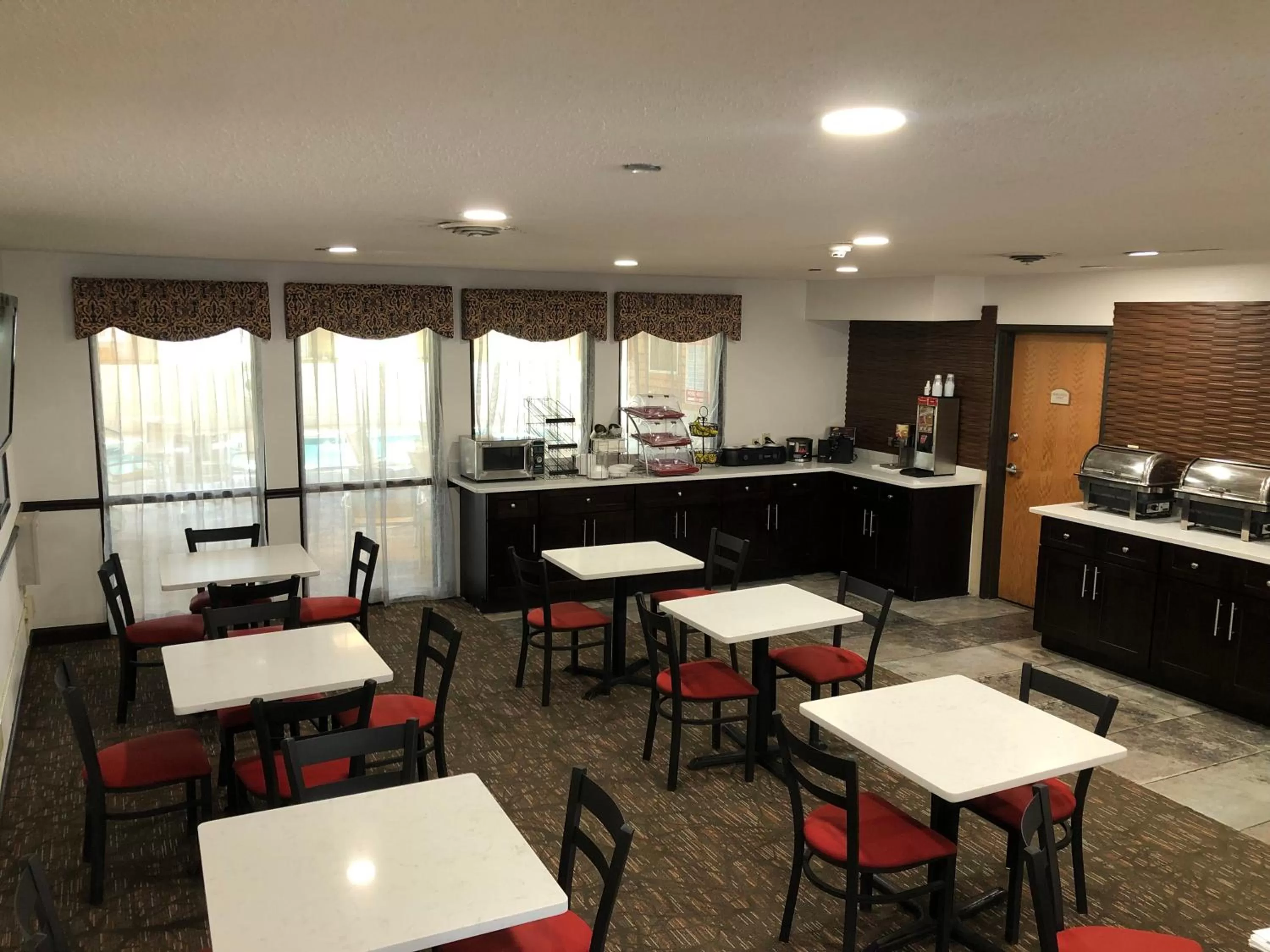 Breakfast, Restaurant/Places to Eat in Country Inn & Suites by Radisson, Auburn, IN
