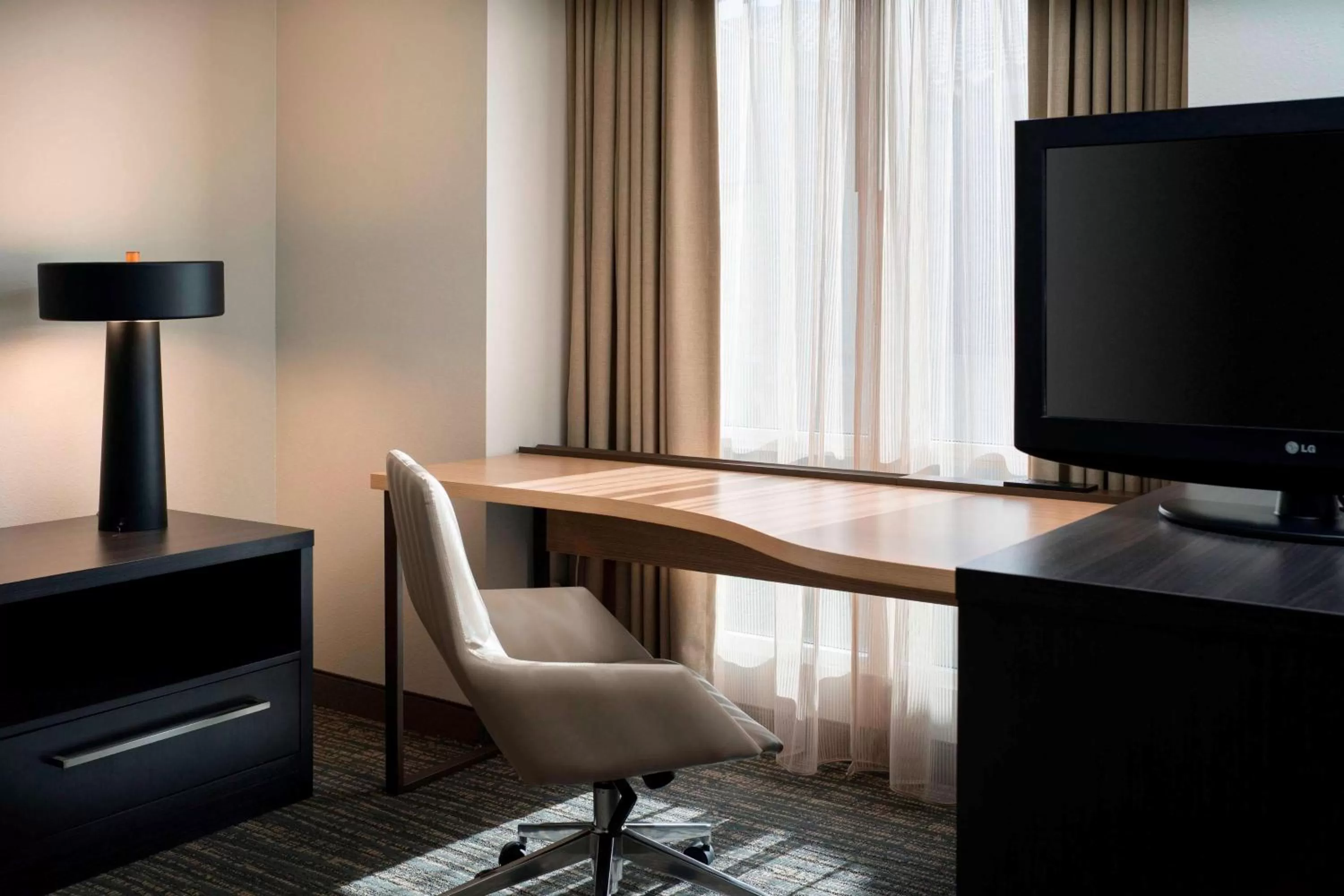 TV and multimedia in Sonesta ES Suites Scottsdale Paradise Valley