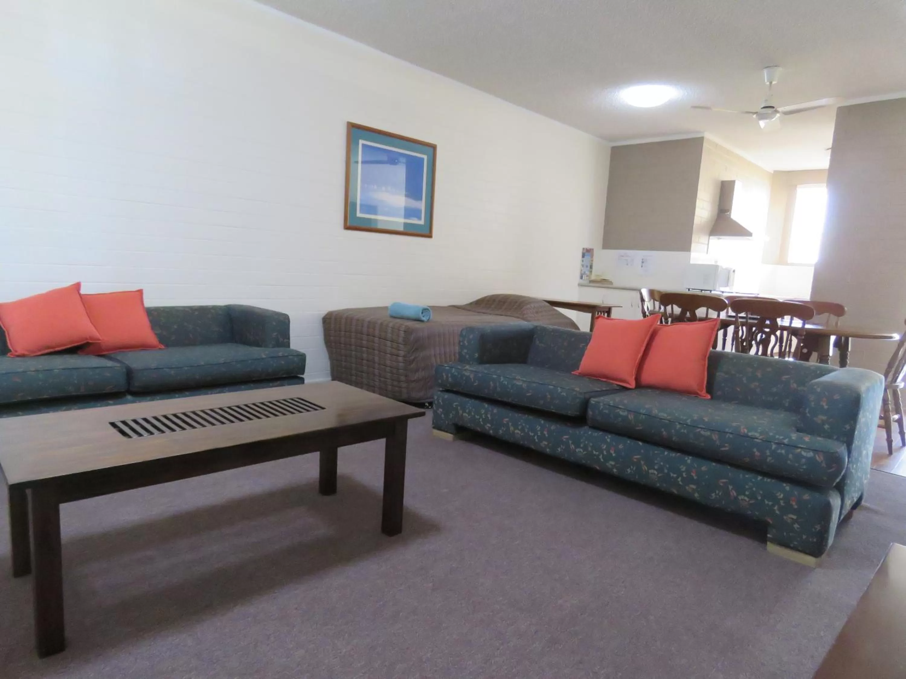 Seating Area in Emerald Gardens Motel & Apartments