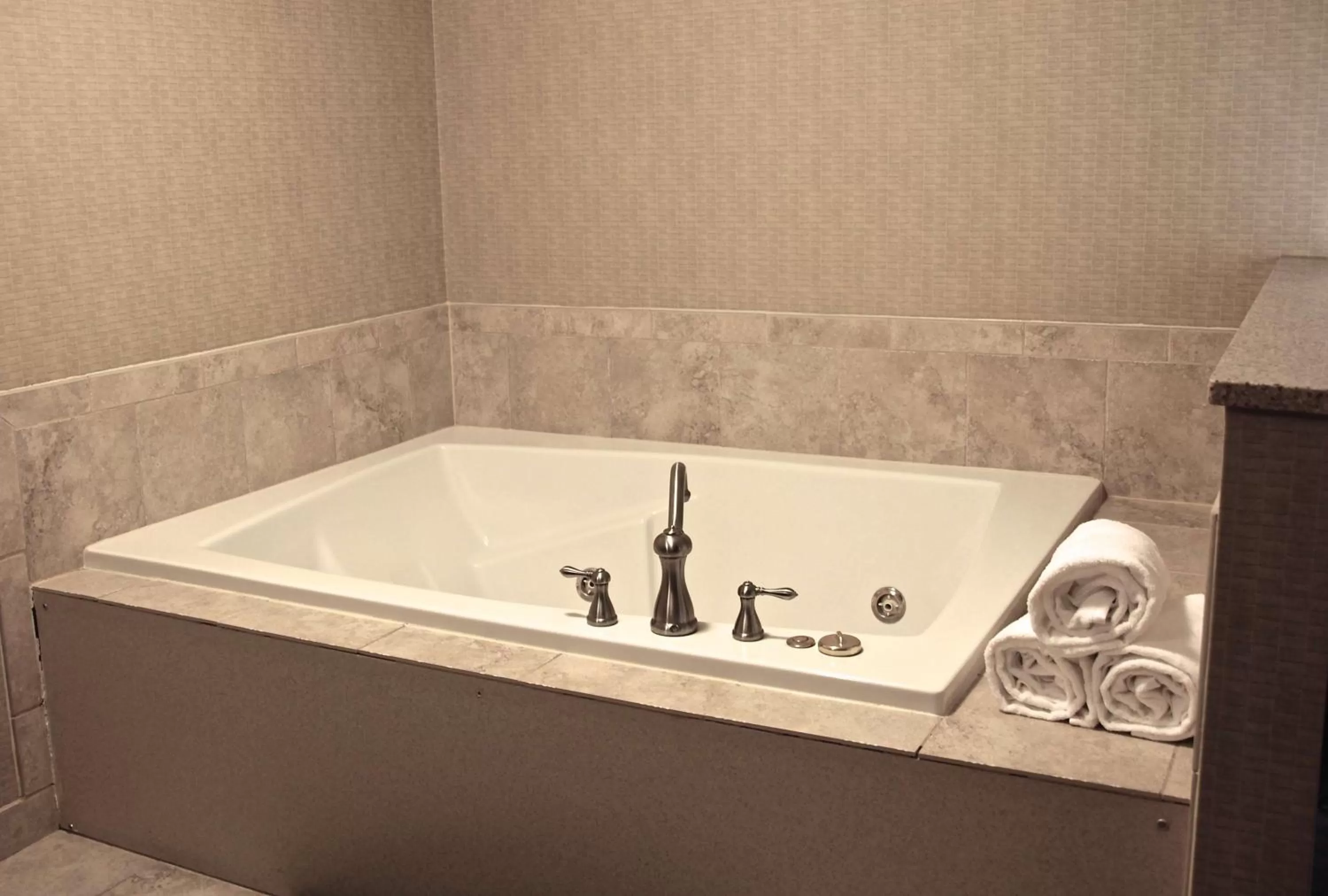 Executive King Suite with Whirlpool - Non-Smoking in Best Western Plus York Hotel and Conference Center