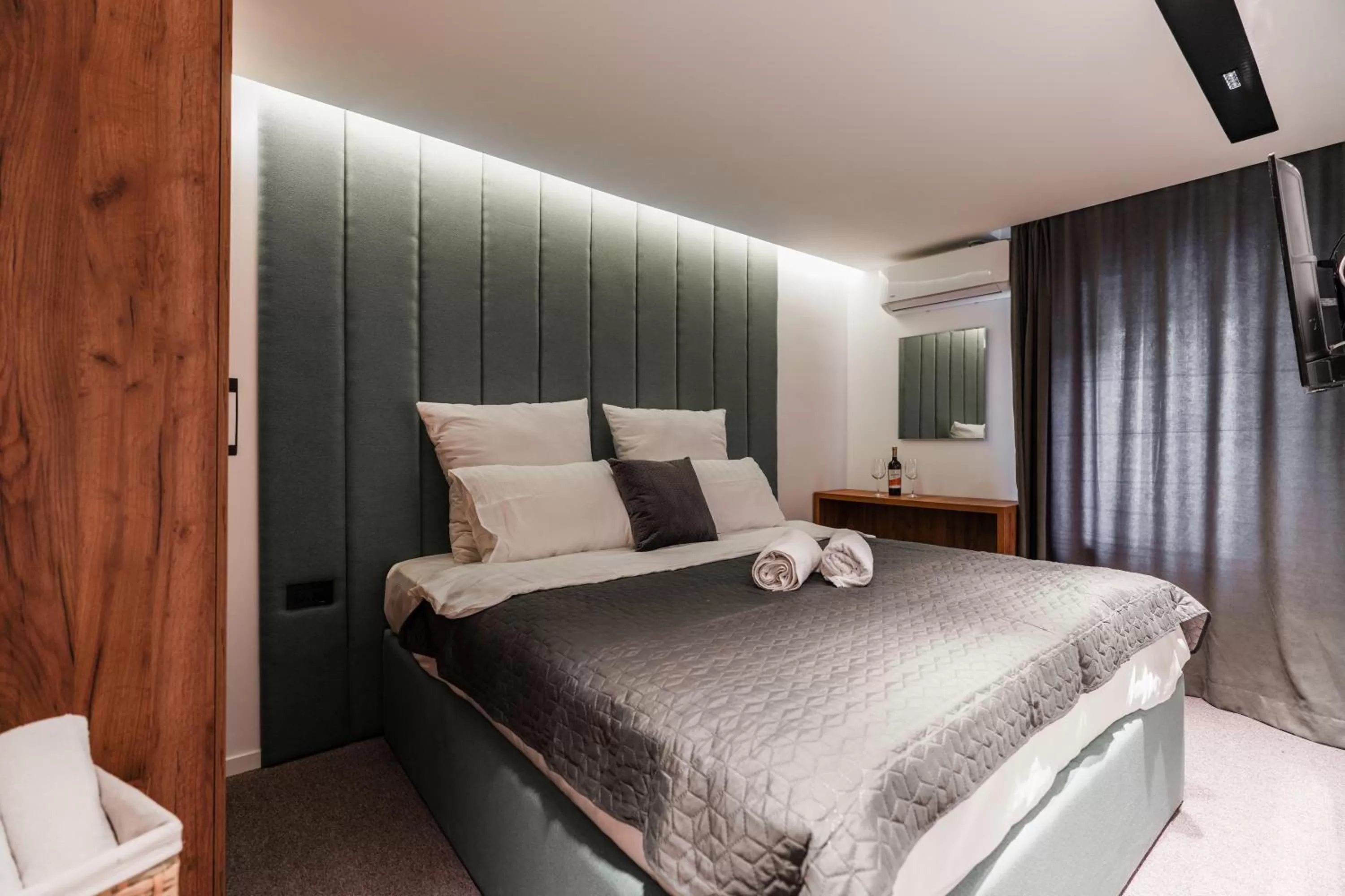 Bed in The White Tree