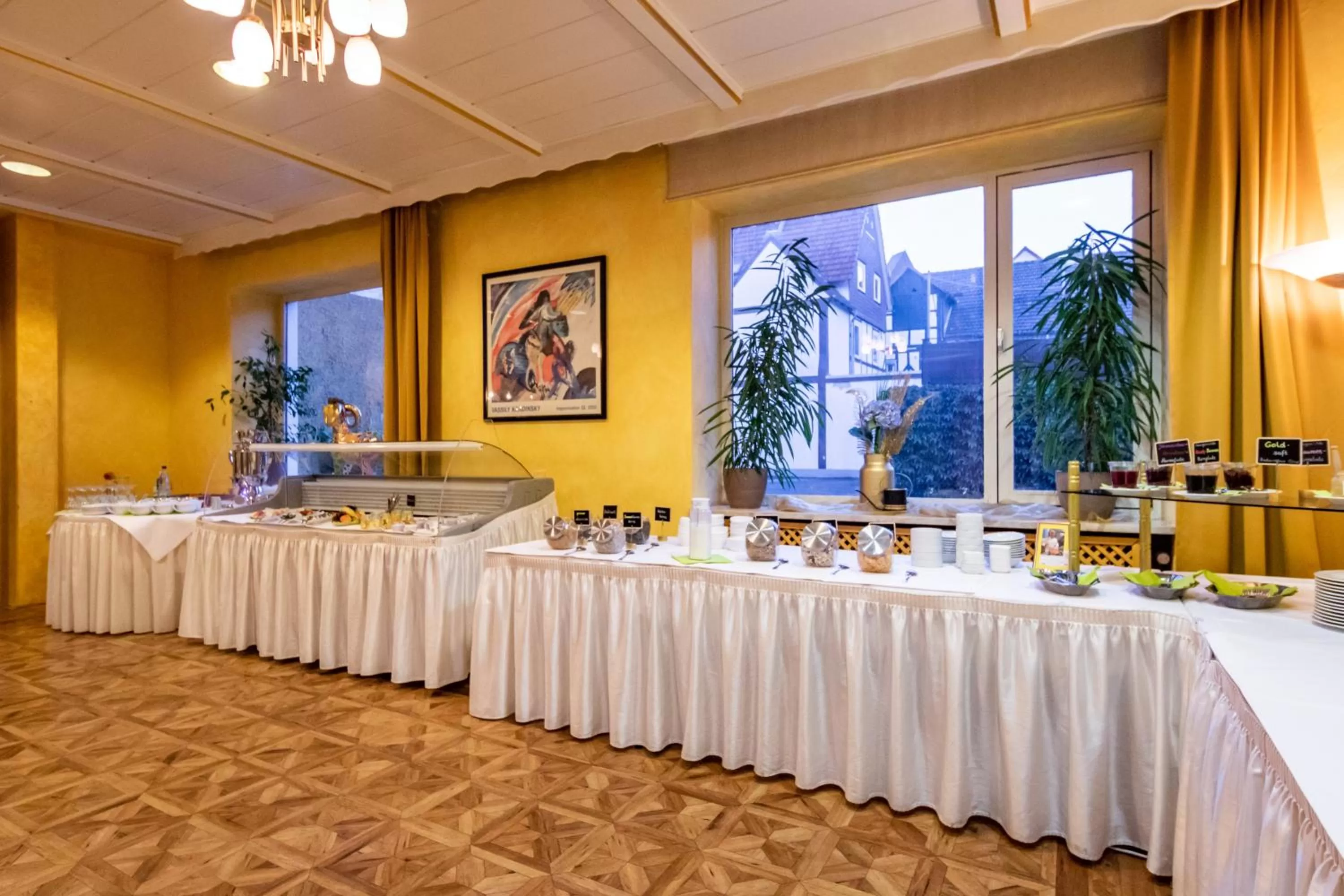 Buffet breakfast in Hotel Goldflair am Rathaus