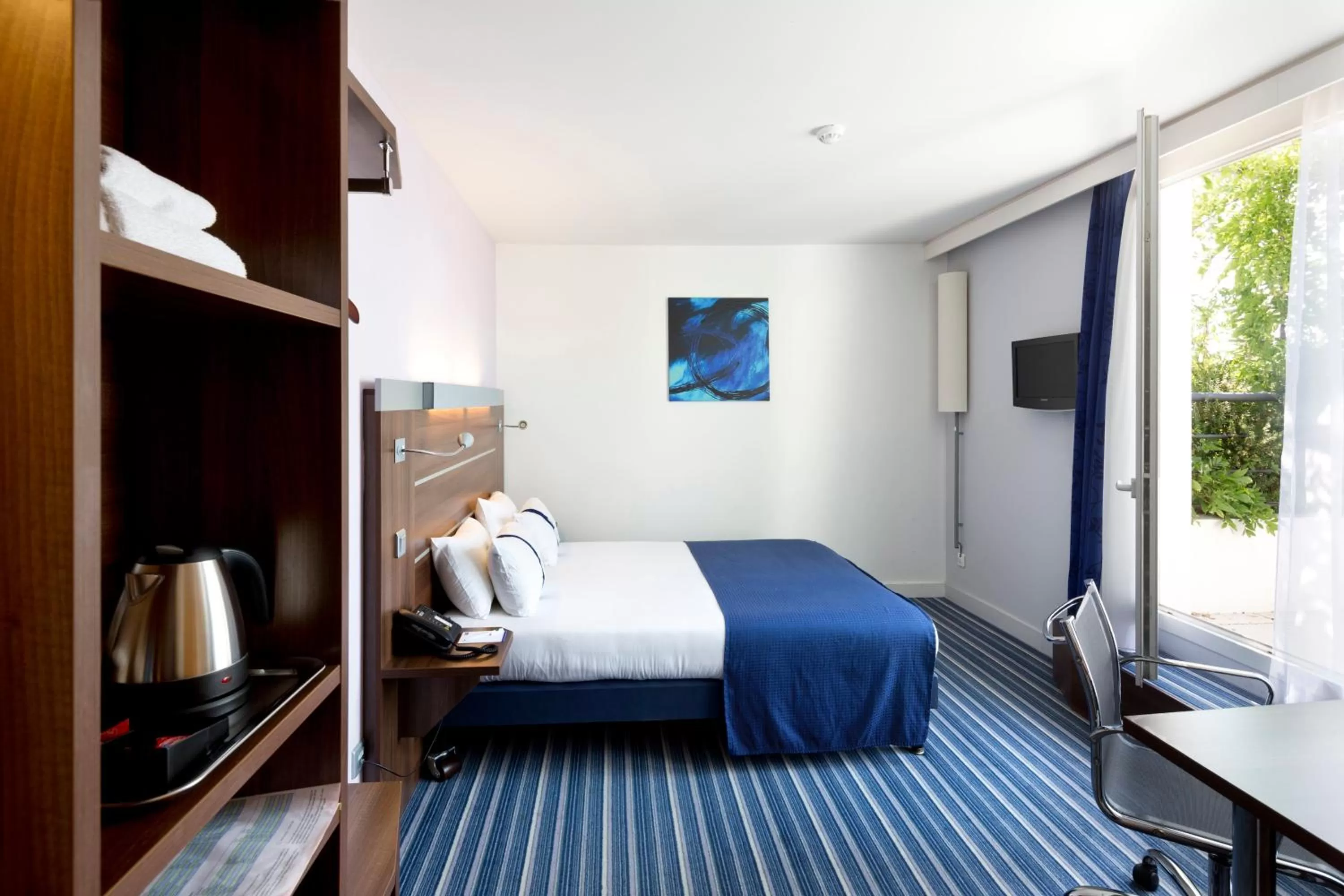 Photo of the whole room, Bed in Hôtel Marseille Centre Gare Saint-Charles