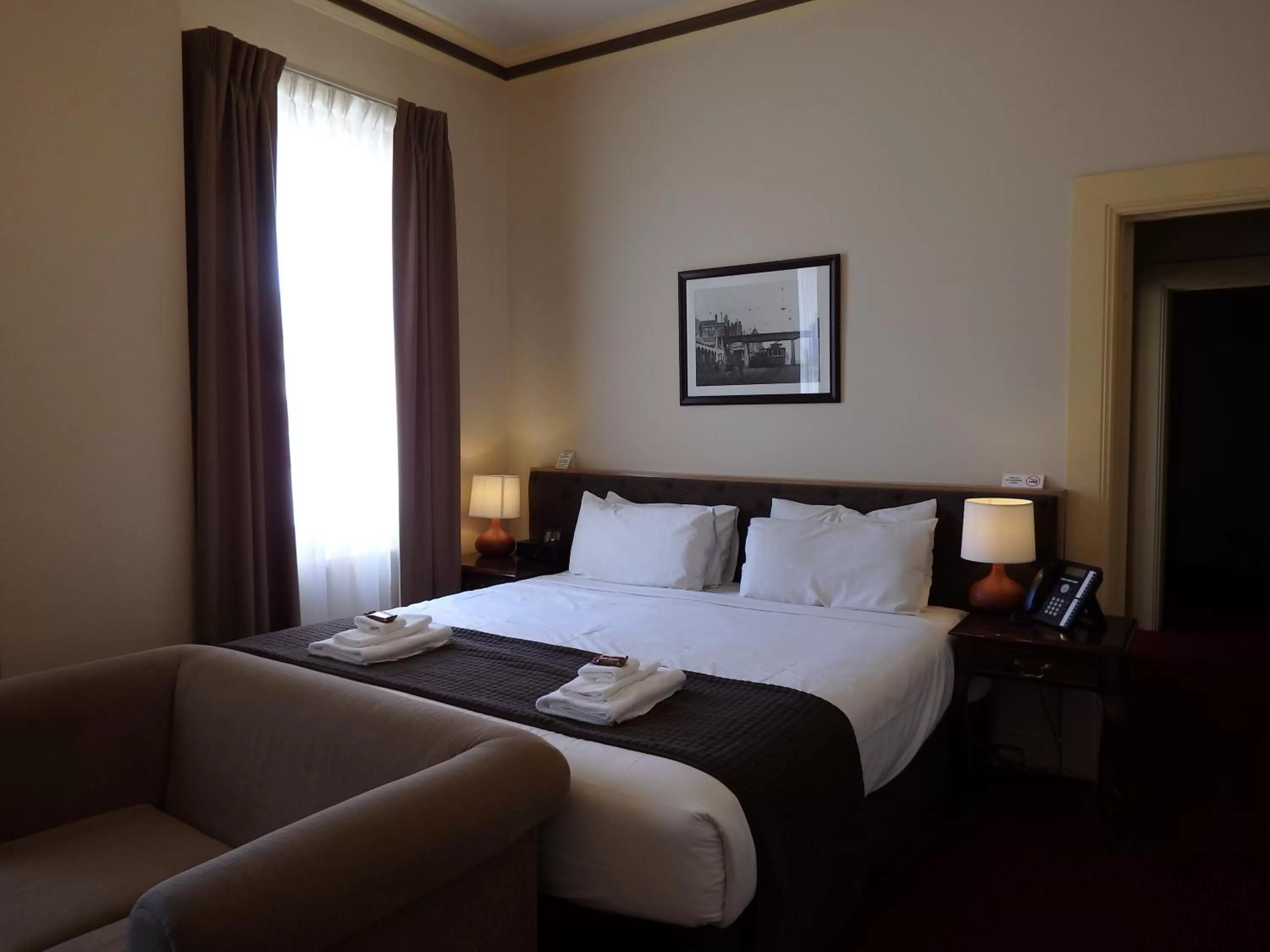 Photo of the whole room, Bed in The Glenferrie Hotel Hawthorn