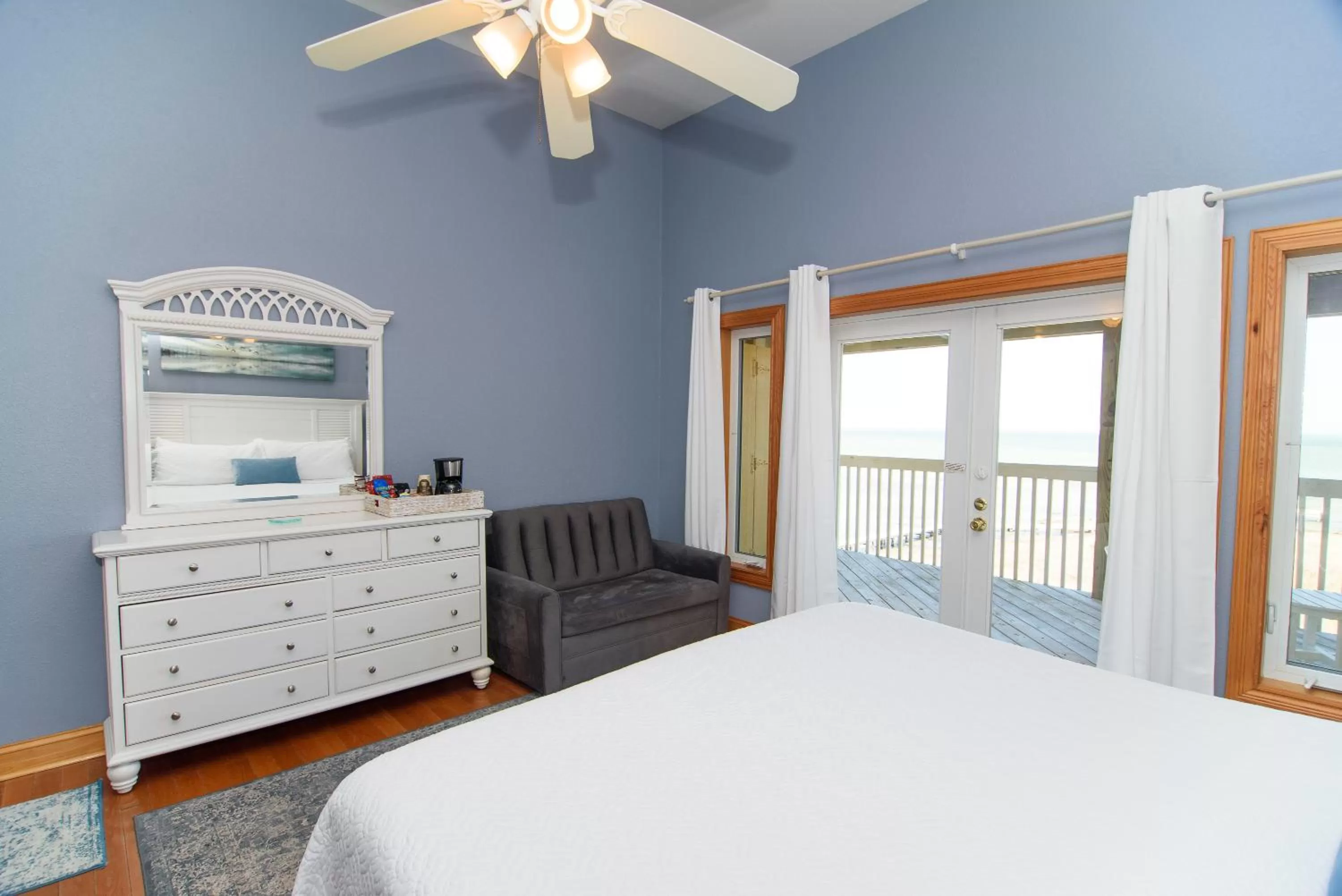 Bedroom, Bed in The Inn on Pamlico Sound