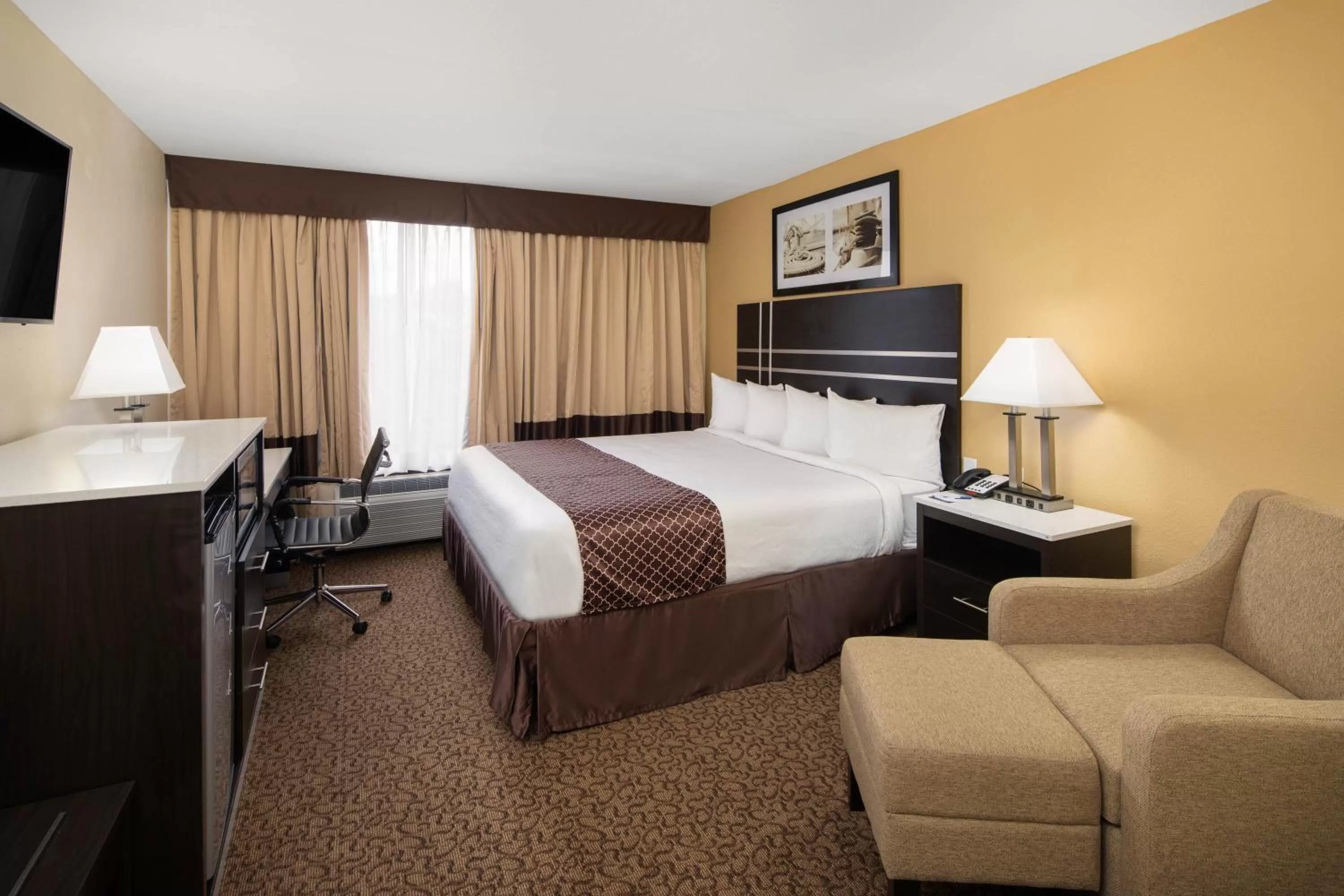 Bed in Baymont Inn & Suites by Wyndham Hammond