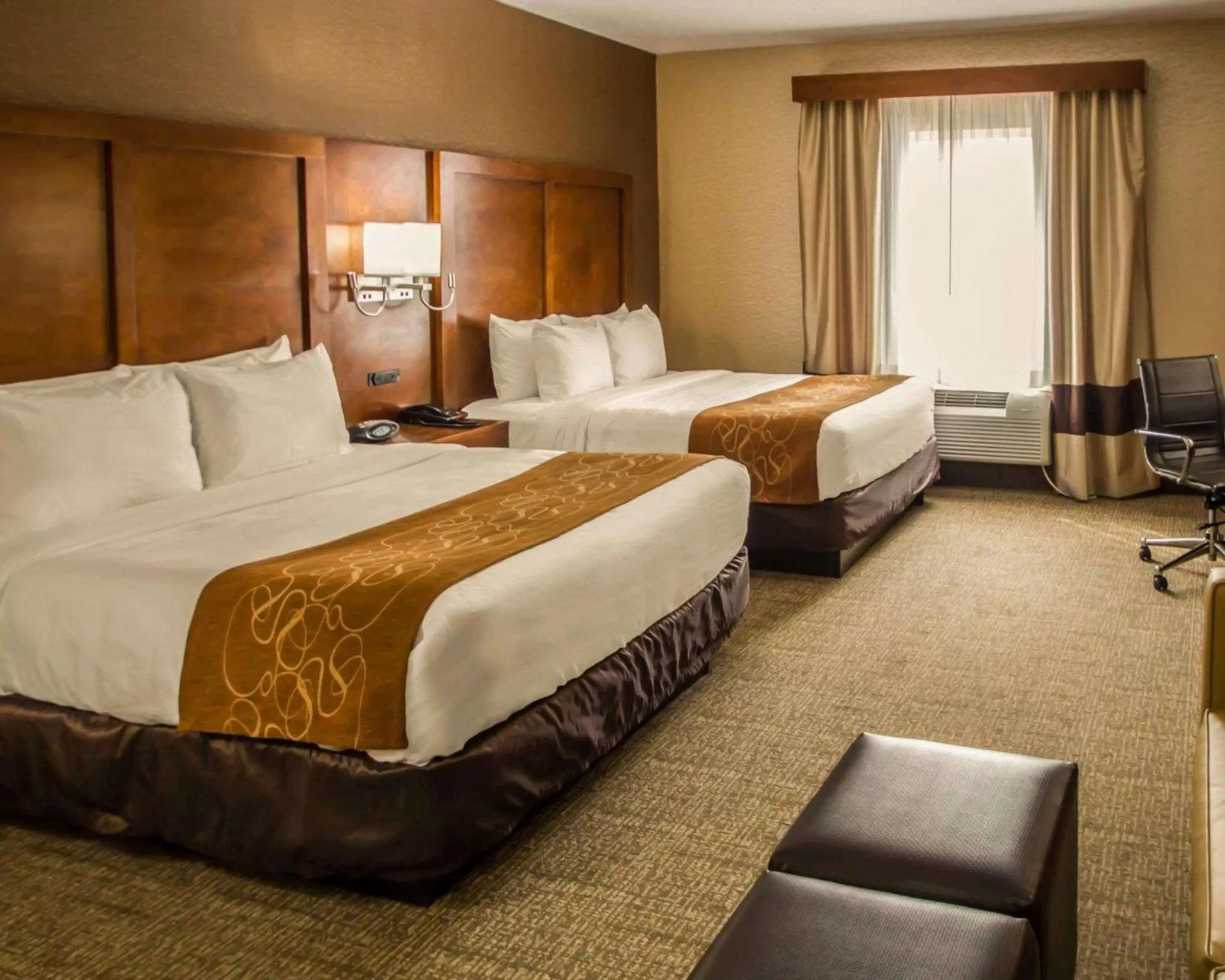 Photo of the whole room, Bed in Quality Suites NYC Gateway