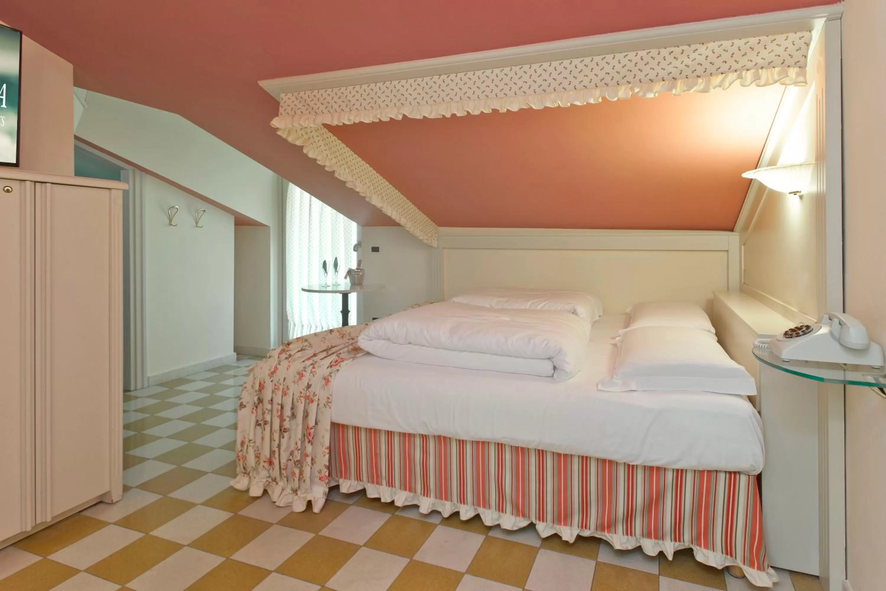 Budget Double Room in Bellavista Lakefront