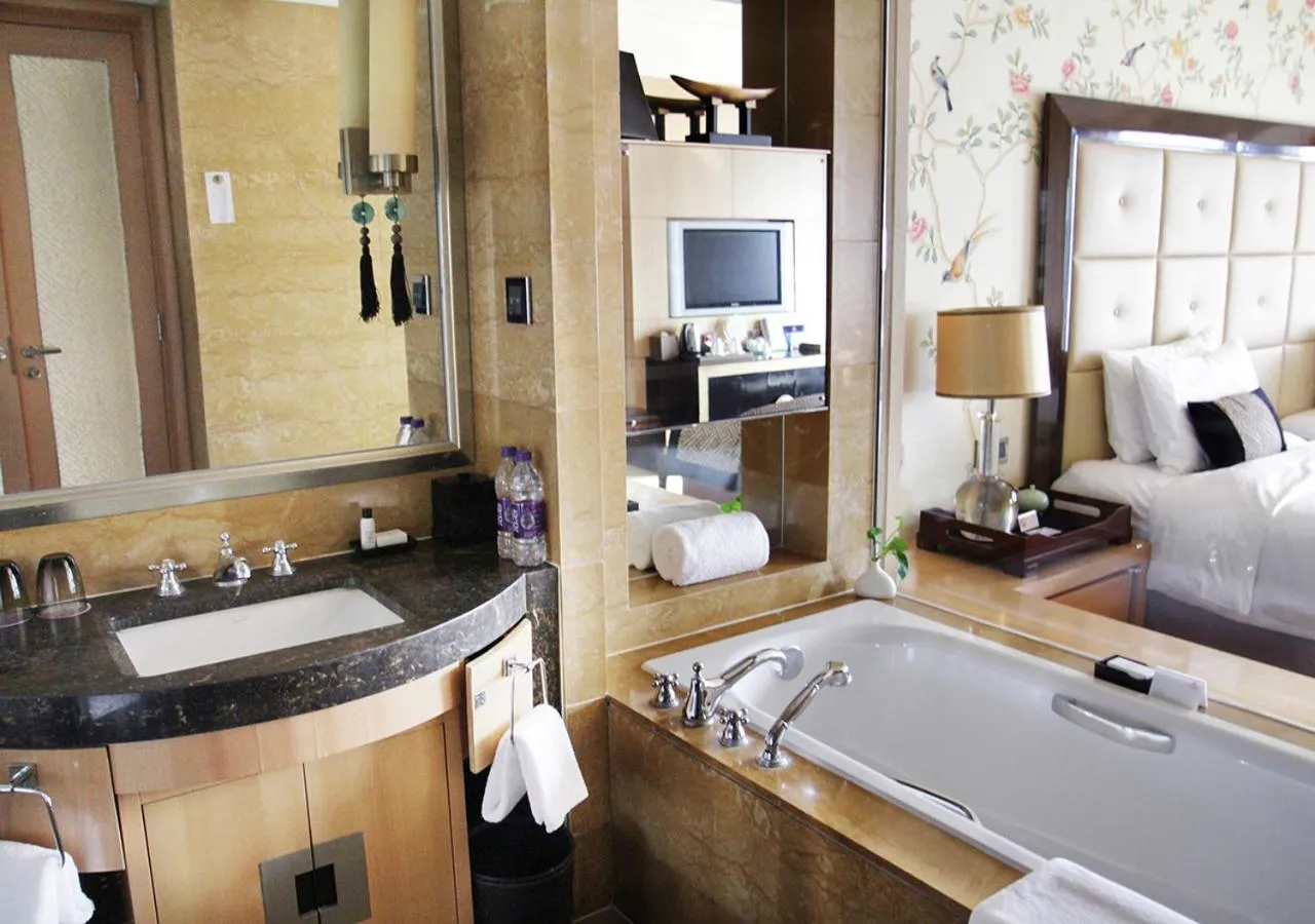 Bathroom, Bed in Wanda Vista Beijing