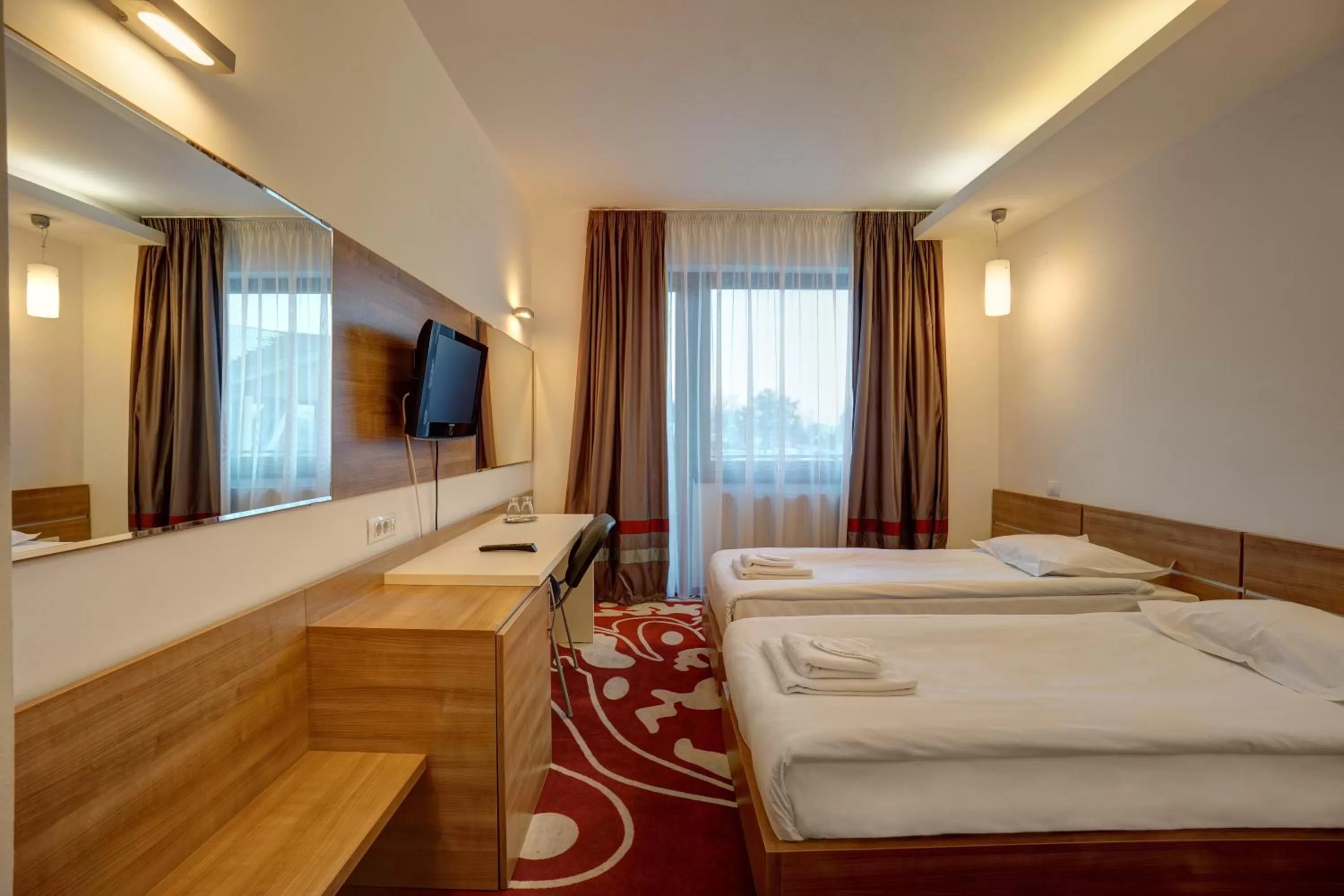 TV and multimedia, Bed in Hotel Ave Lux