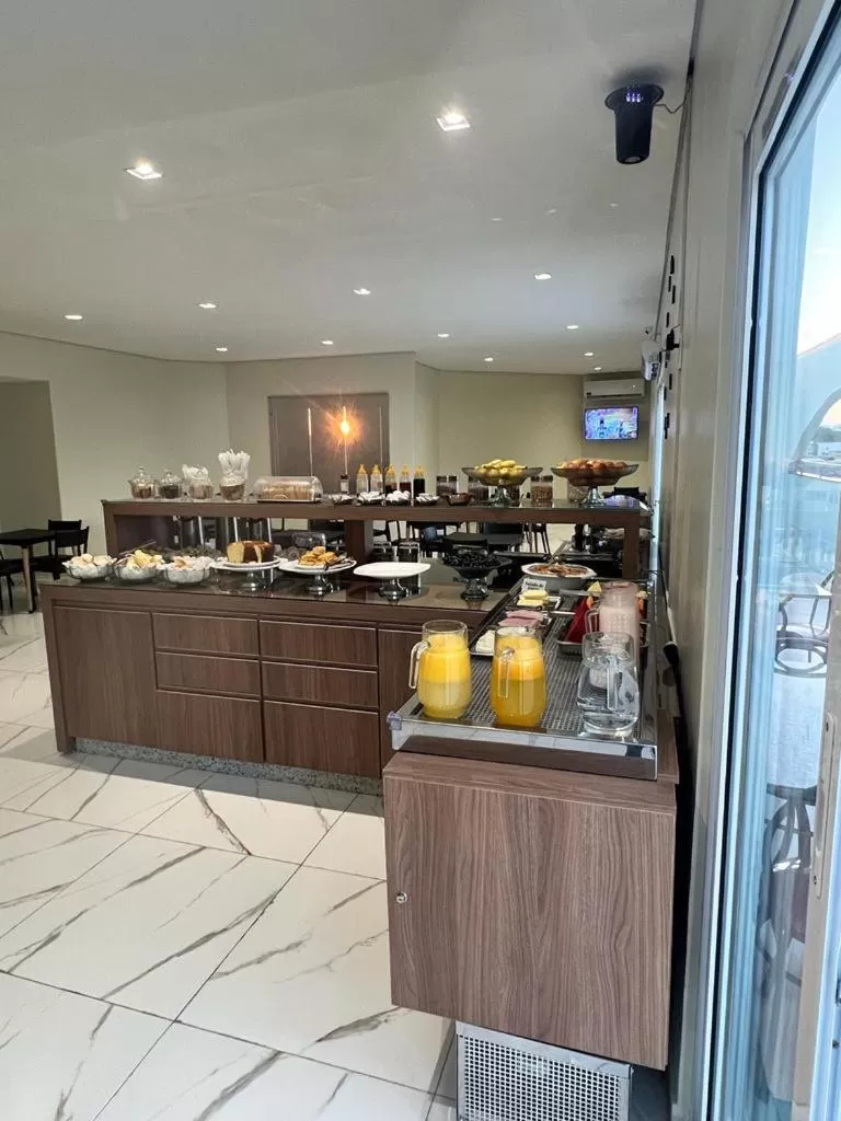 Restaurant/Places to Eat in Rametta Hotel