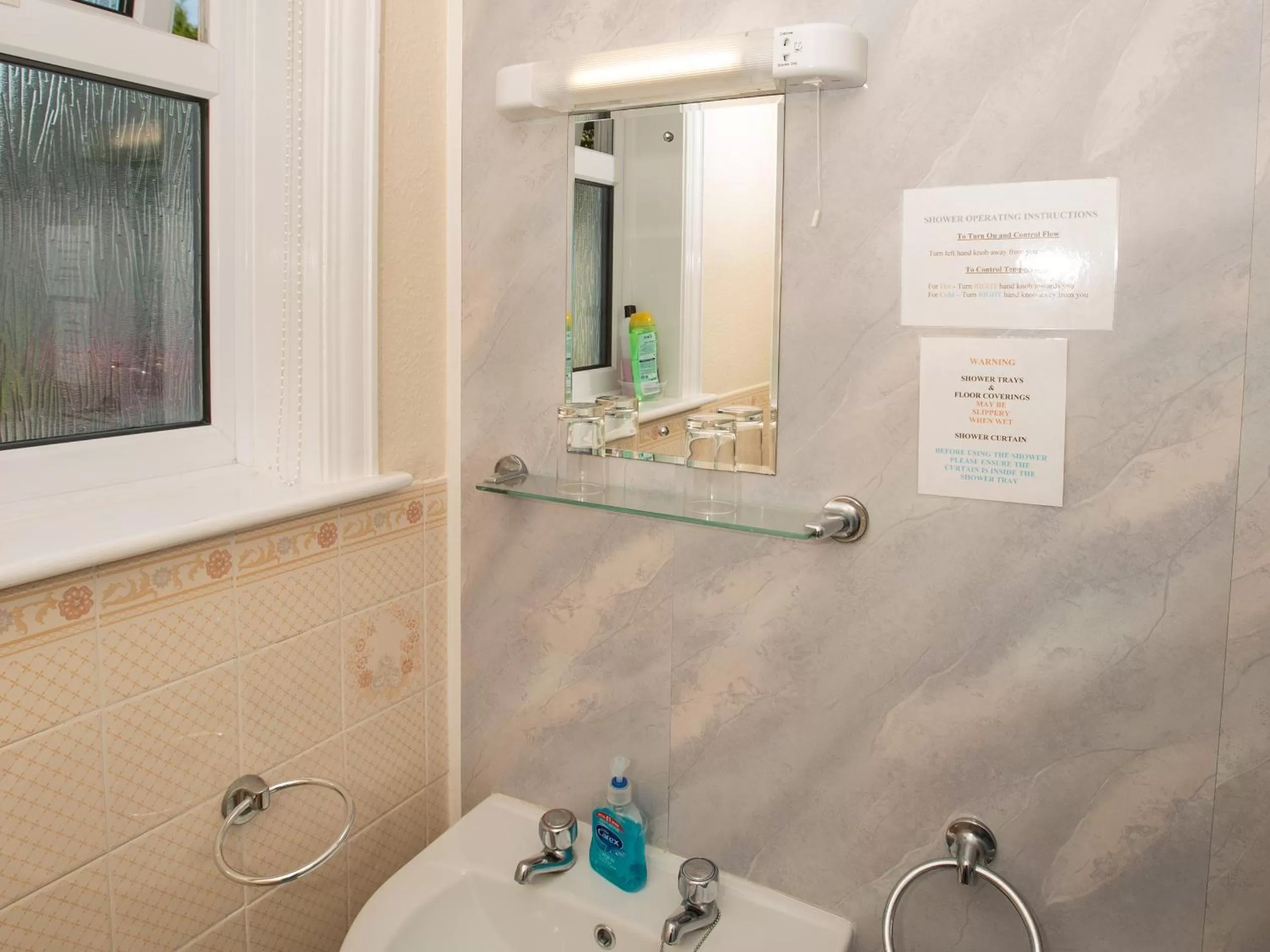 Bathroom in Eypeleaze B&B