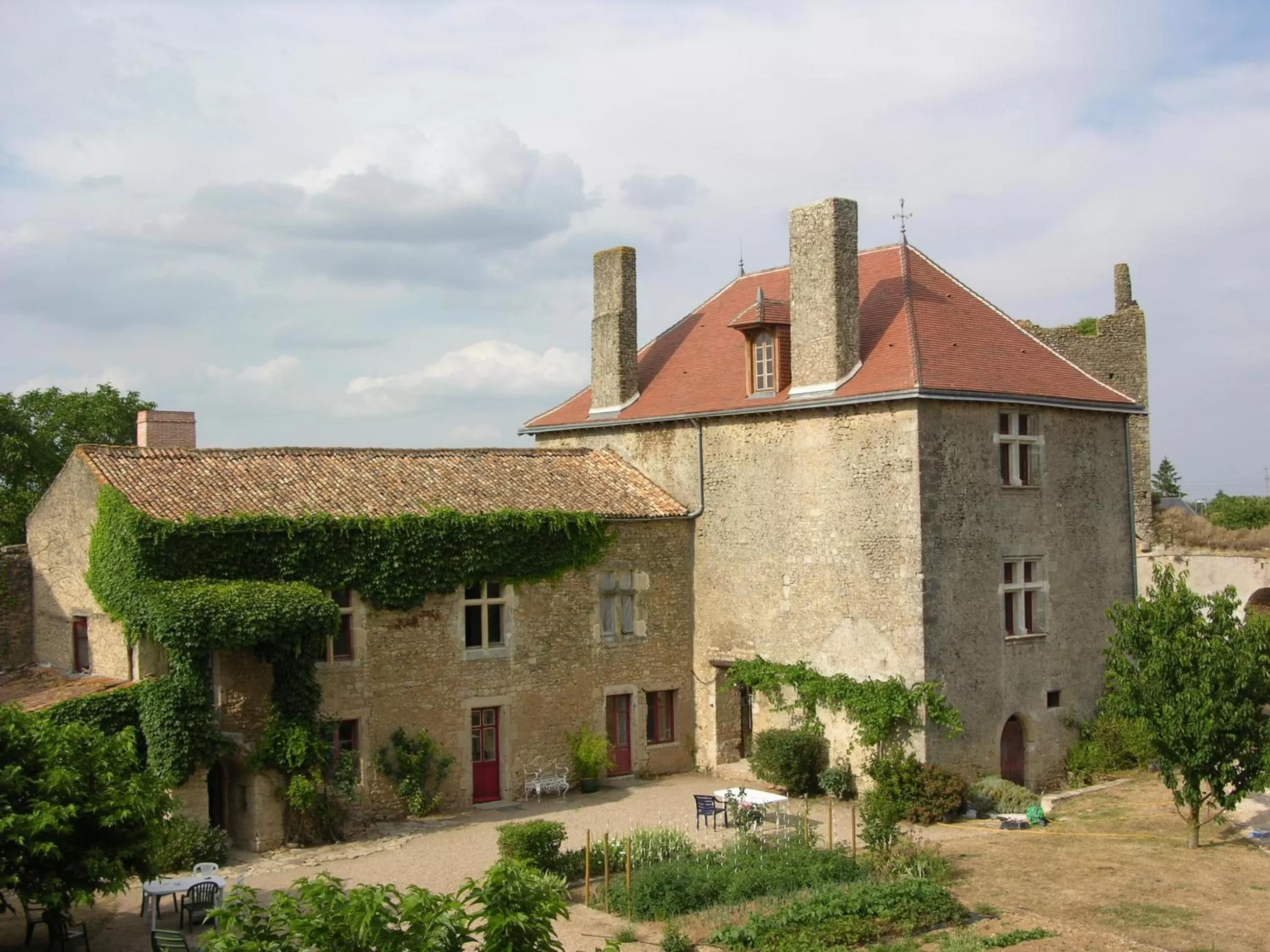 Property building in Le Vieux Chateau