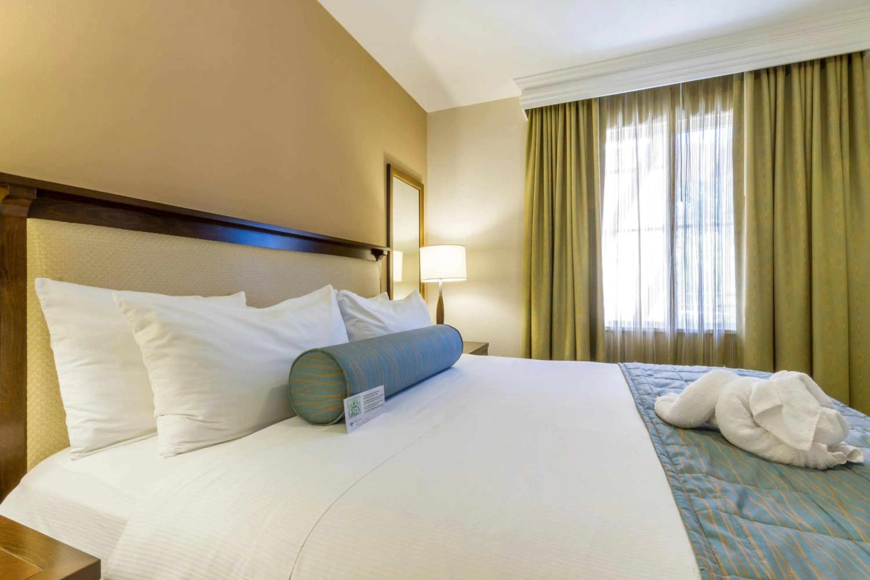 Bed in Grand Pacific Palisades Resort